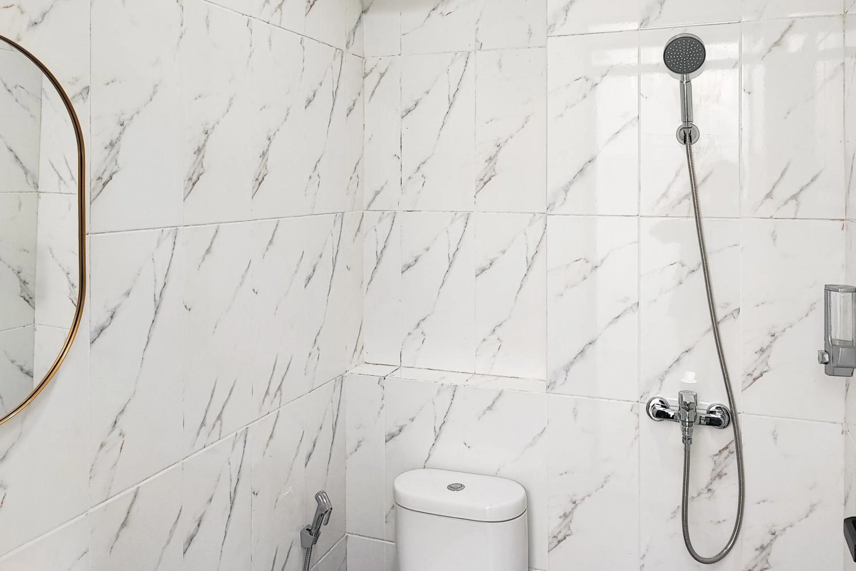 Bathroom in Urbanview Hotel at Pesona Guest House Jambi