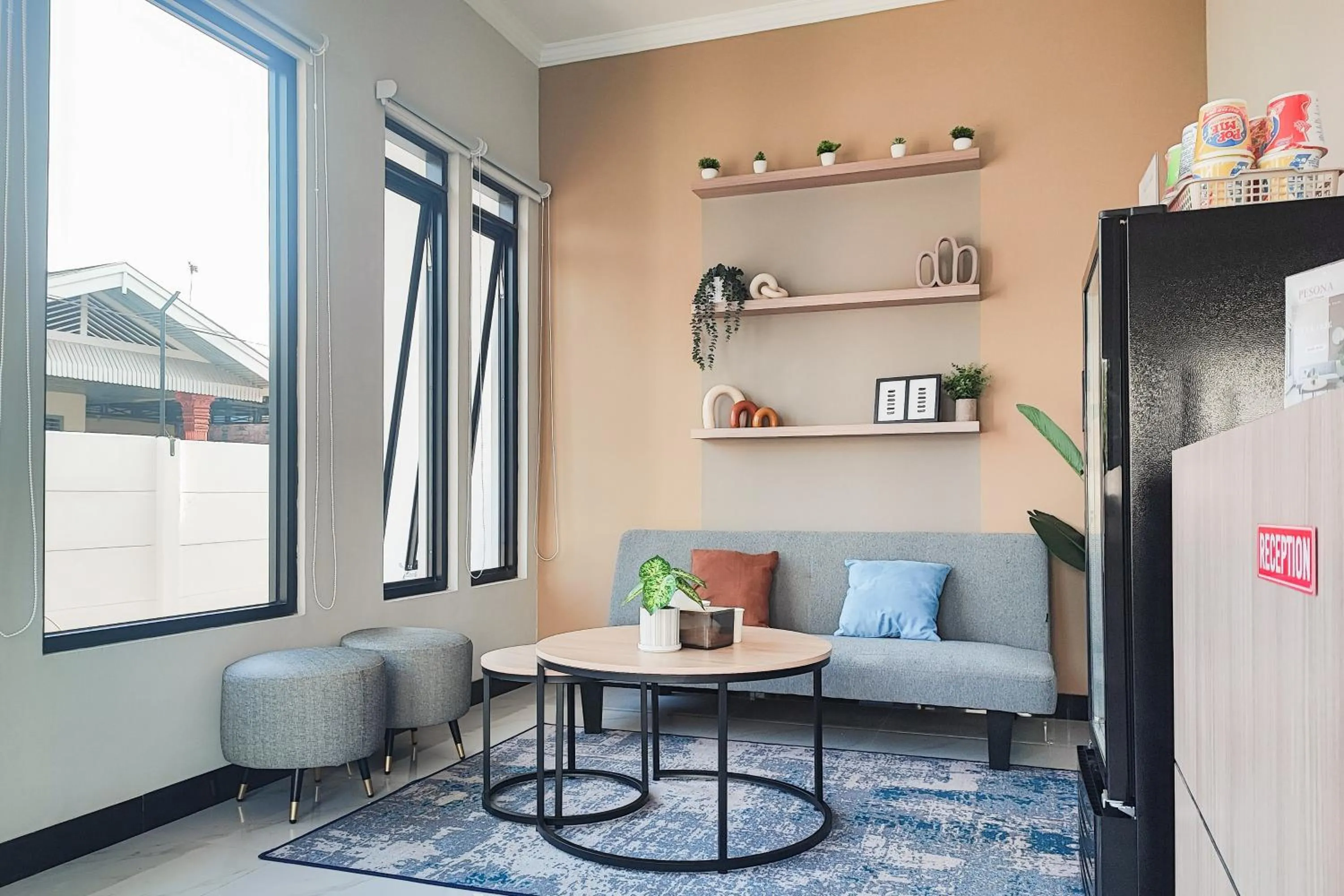 Seating area in Urbanview Hotel at Pesona Guest House Jambi