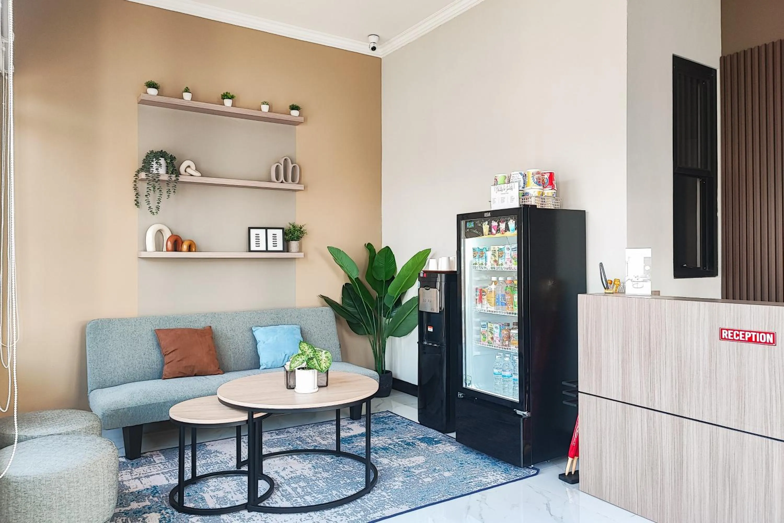 Seating area in Urbanview Hotel at Pesona Guest House Jambi