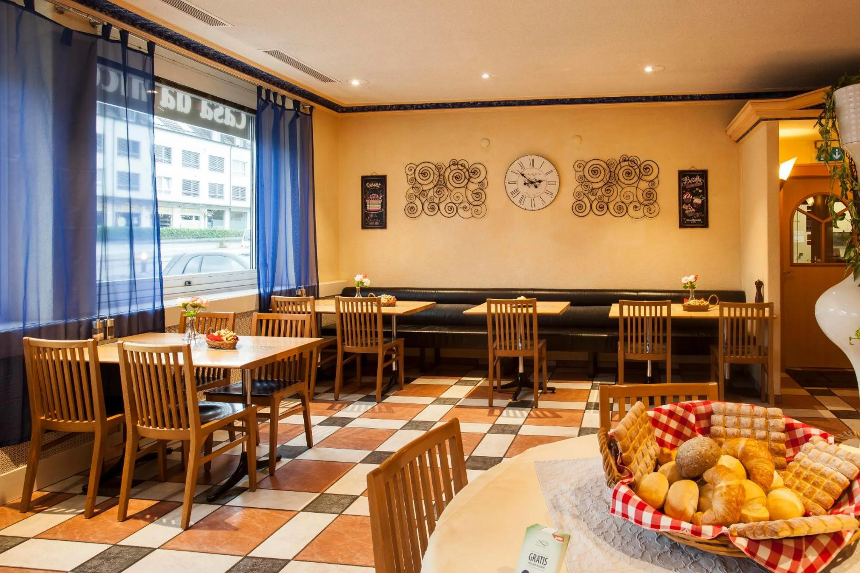 Restaurant/places to eat in Hotel Zur Au