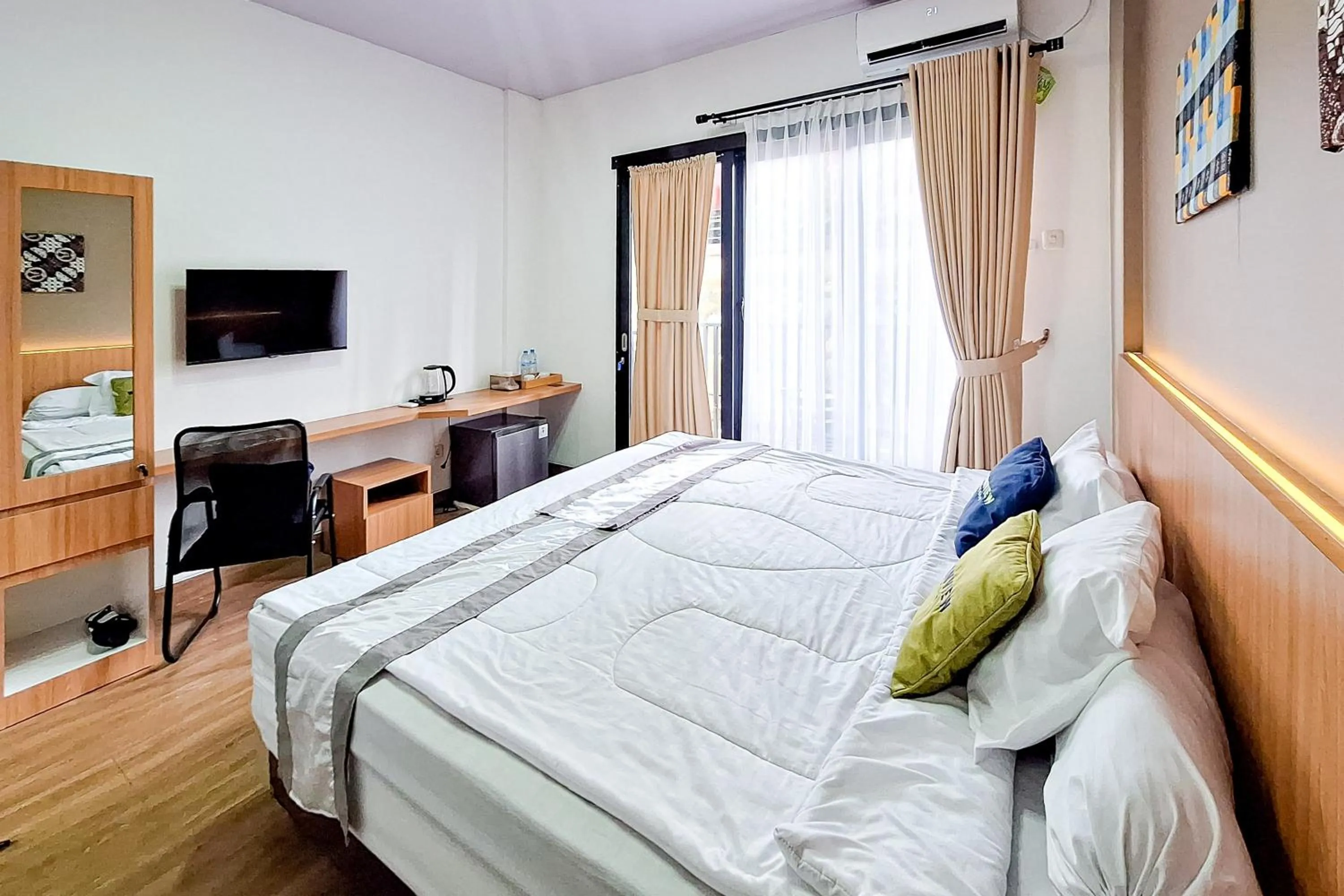 Bedroom, Bed in Urbanview Hotel Inkoppabri Cisarua Puncak