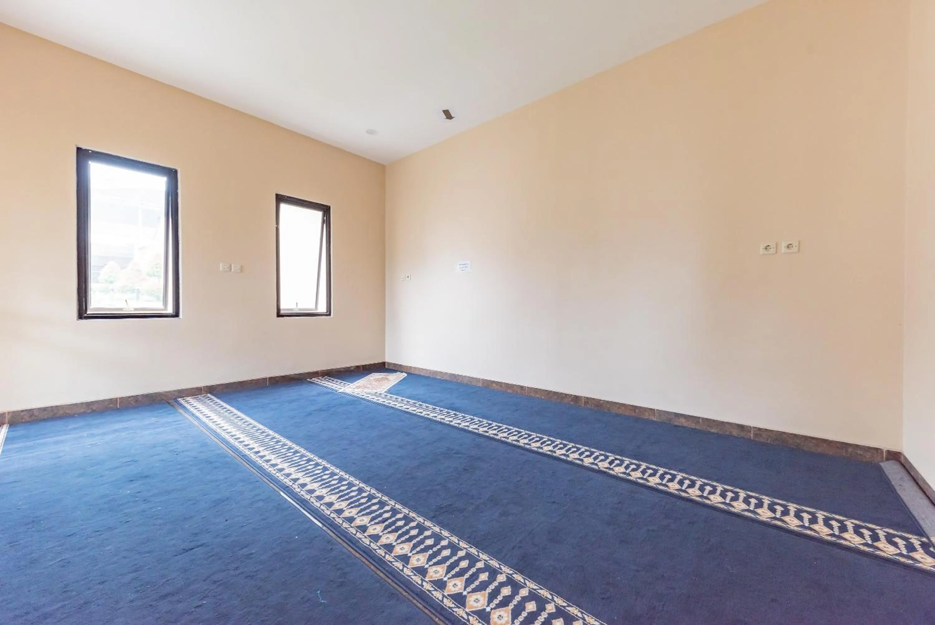 Property building in Urbanview Hotel Inkoppabri Cisarua Puncak