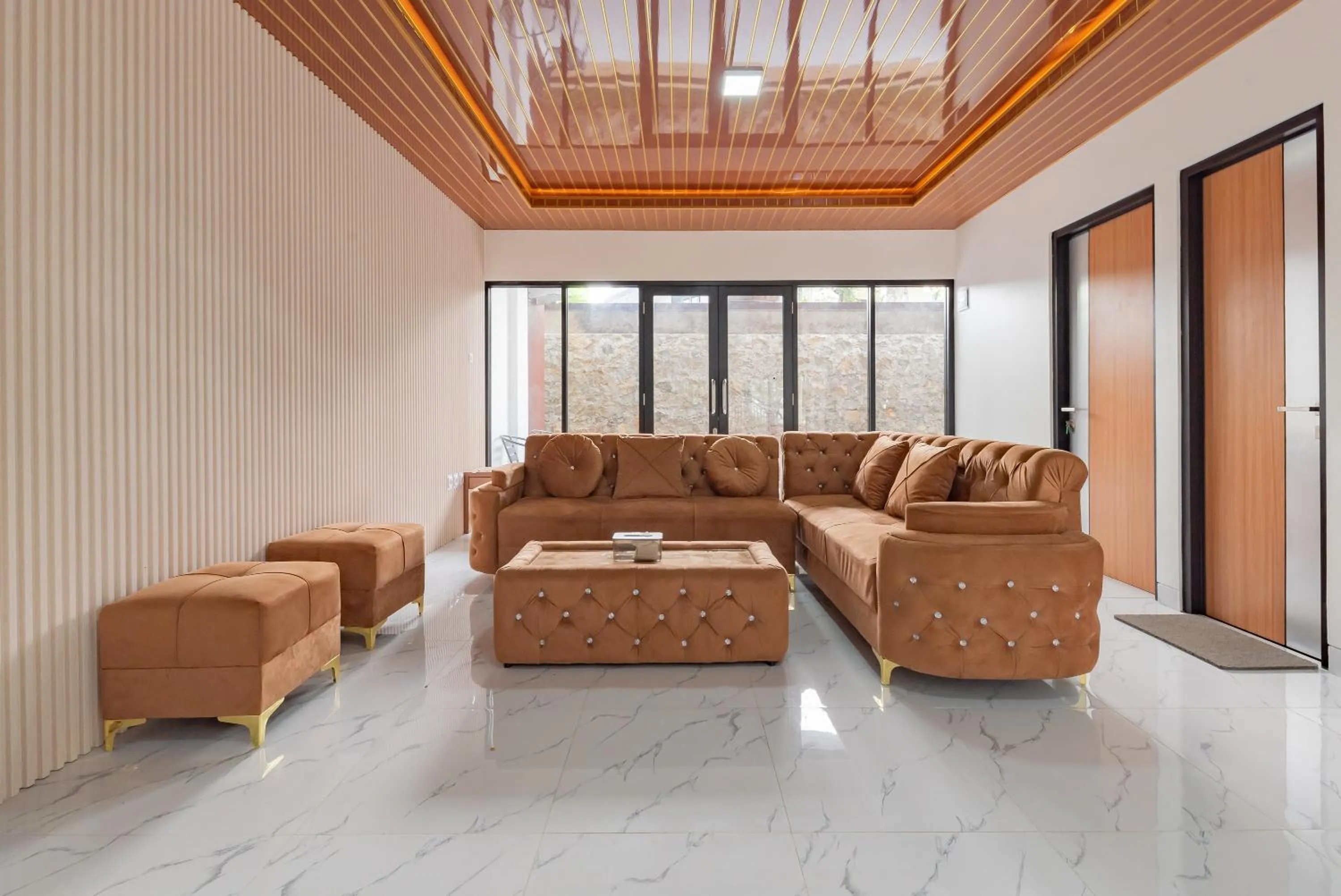 Seating area in Urbanview Hotel Inkoppabri Cisarua Puncak