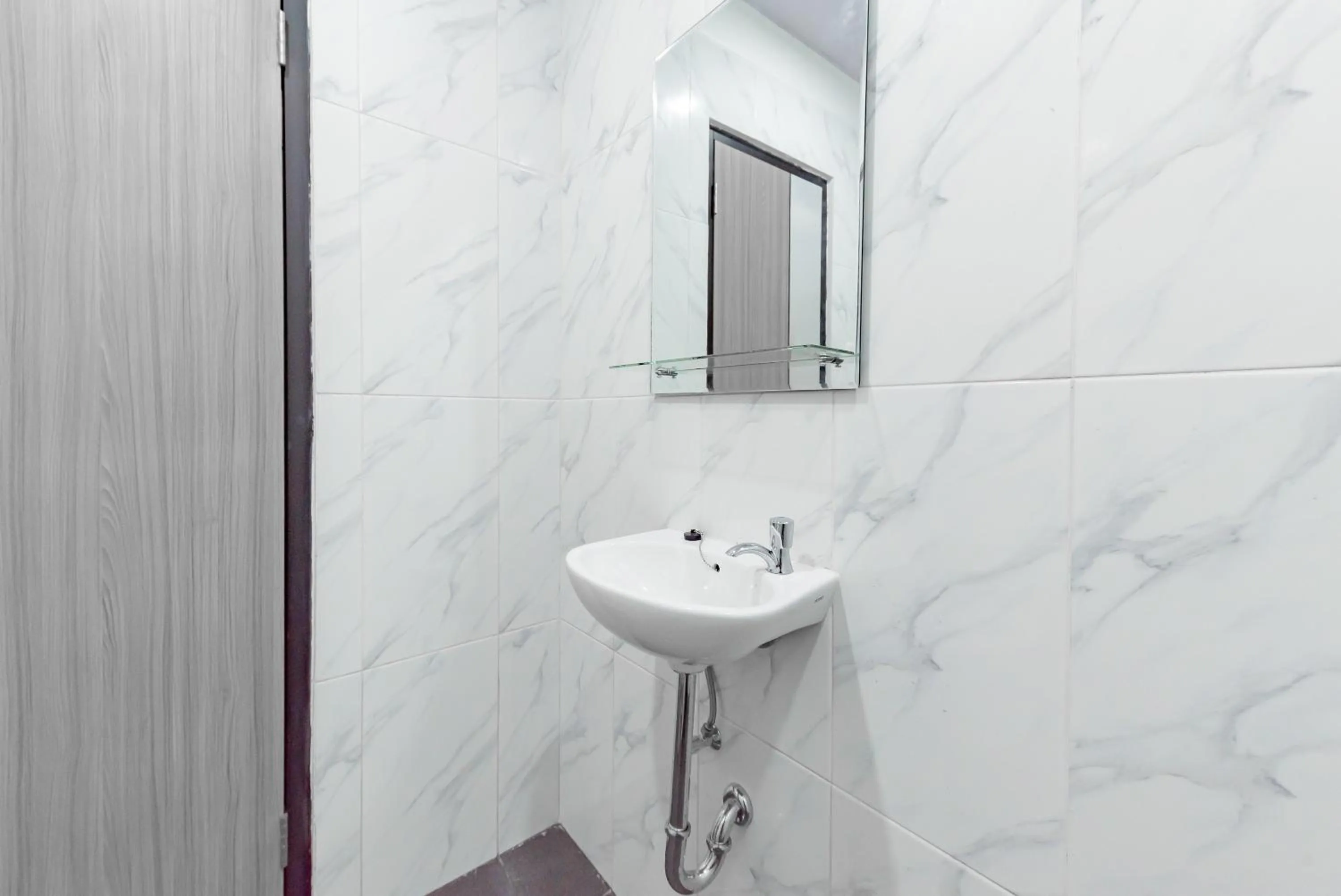 Bathroom in Urbanview Hotel Inkoppabri Cisarua Puncak