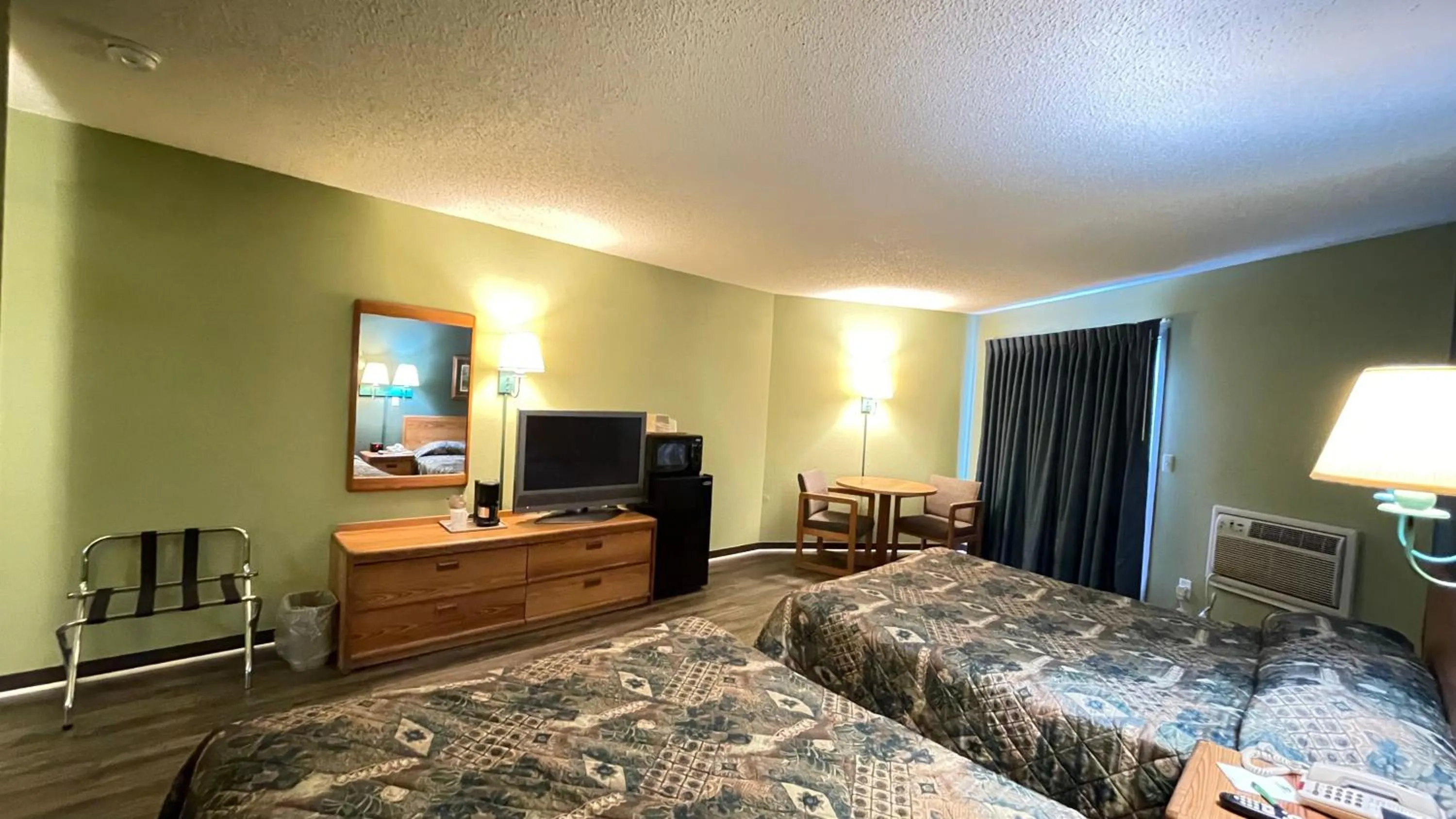 Bed in Harbor Lights Lodge