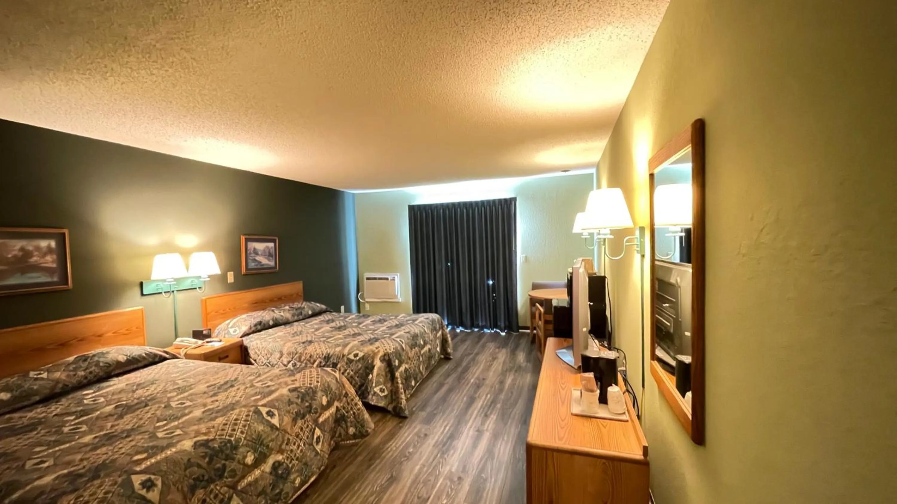 Bed in Harbor Lights Lodge