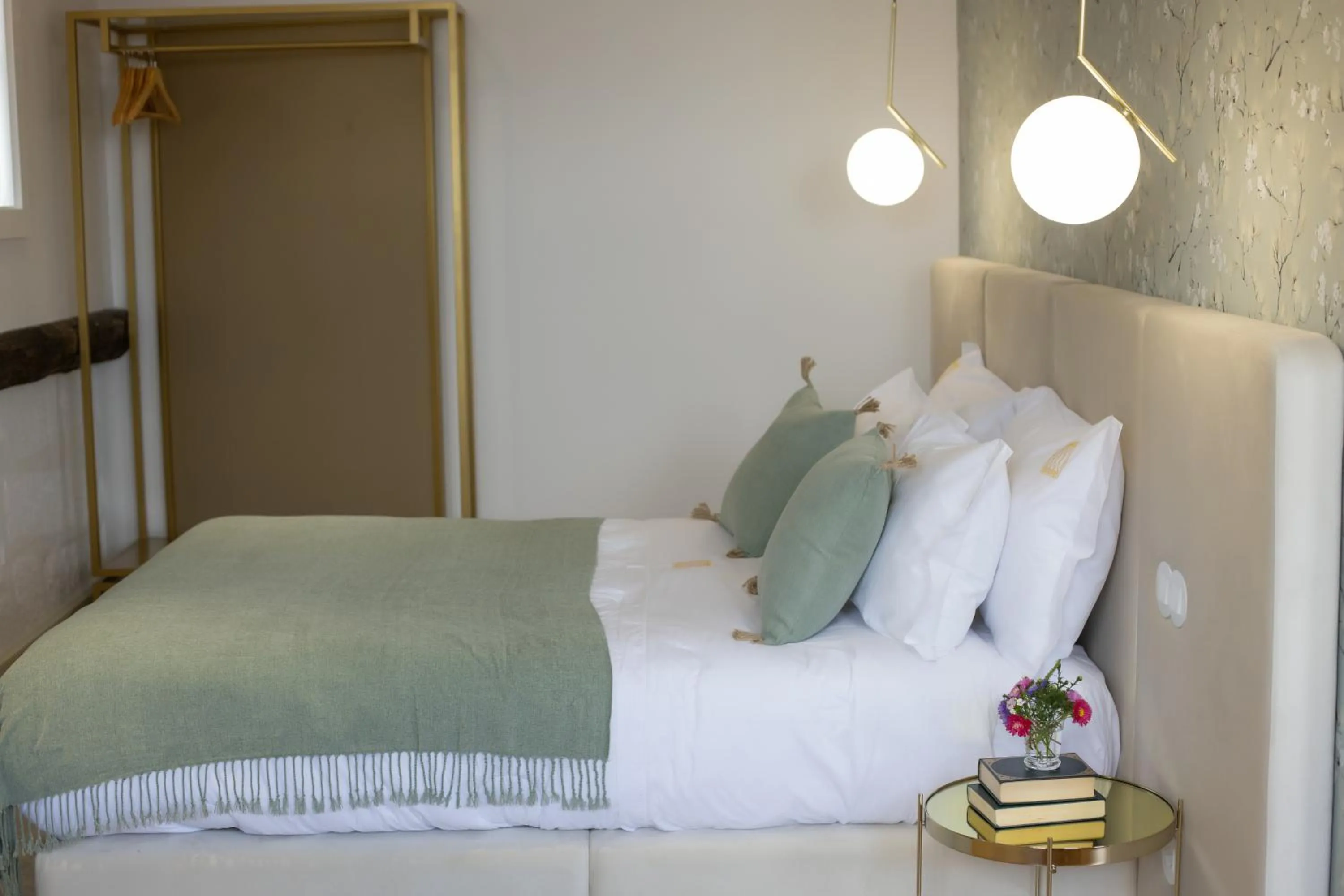 Bed in Trovador Guest House