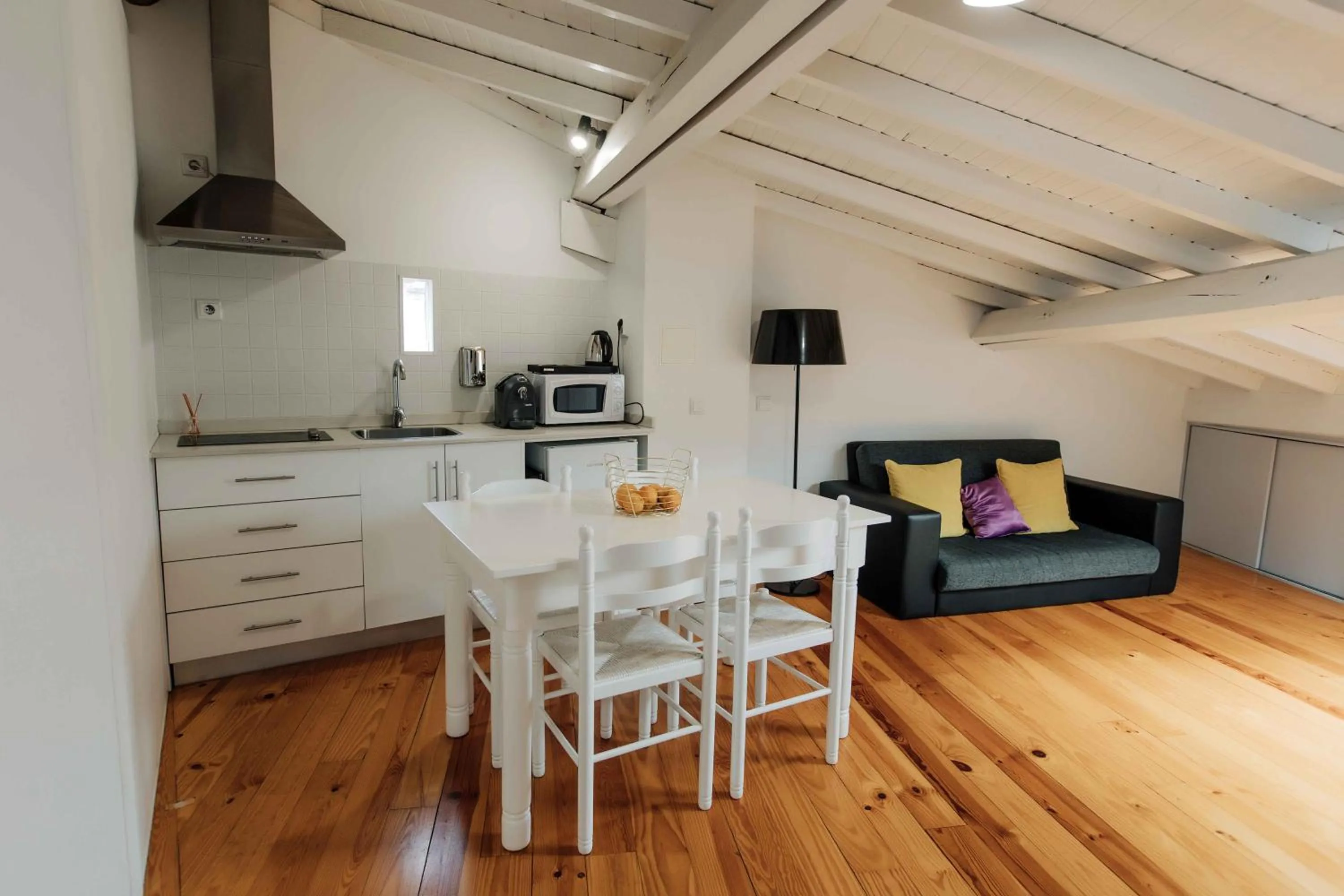 Kitchen or kitchenette in Trovador Guest House