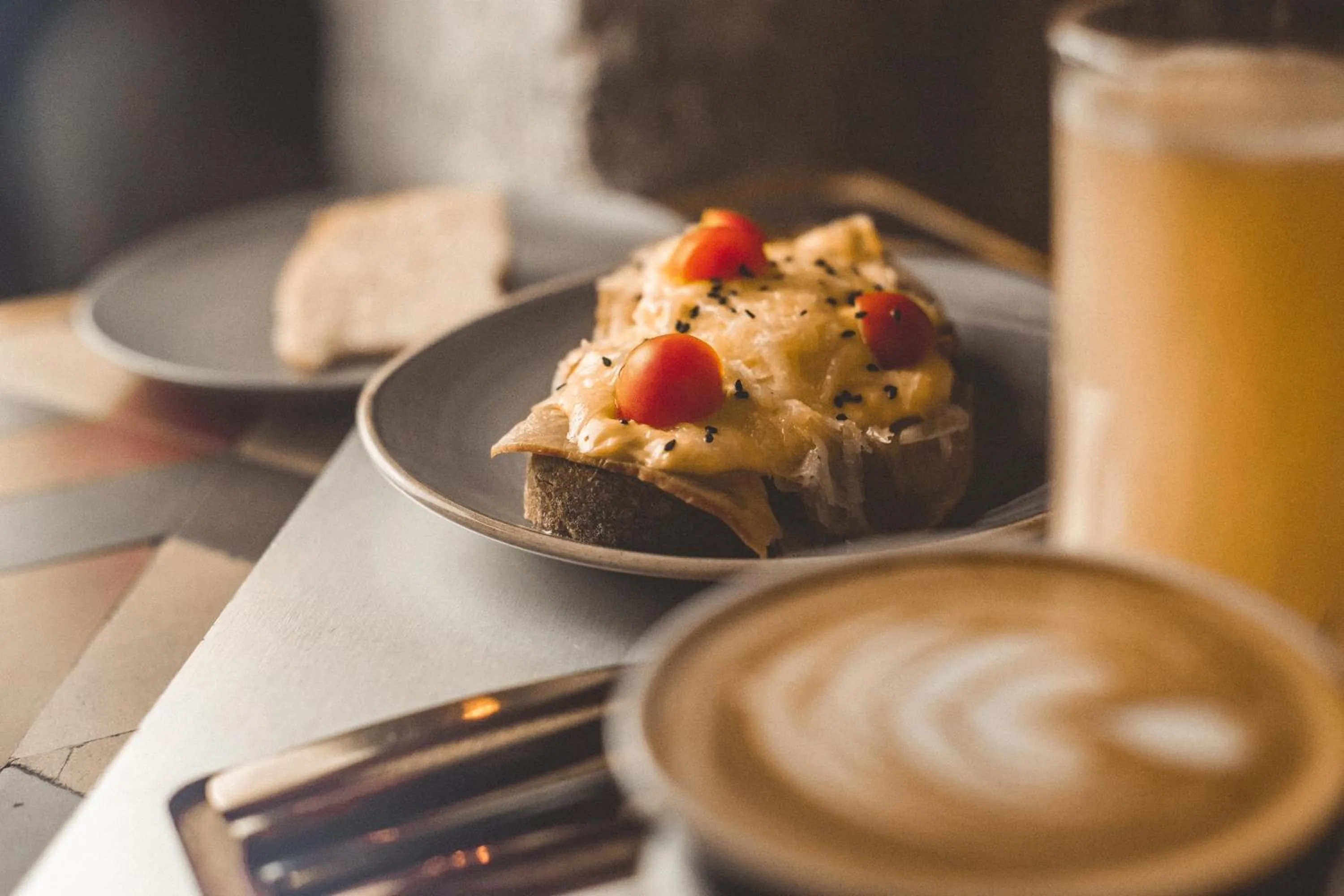 Restaurant/places to eat in Luces de Catedral