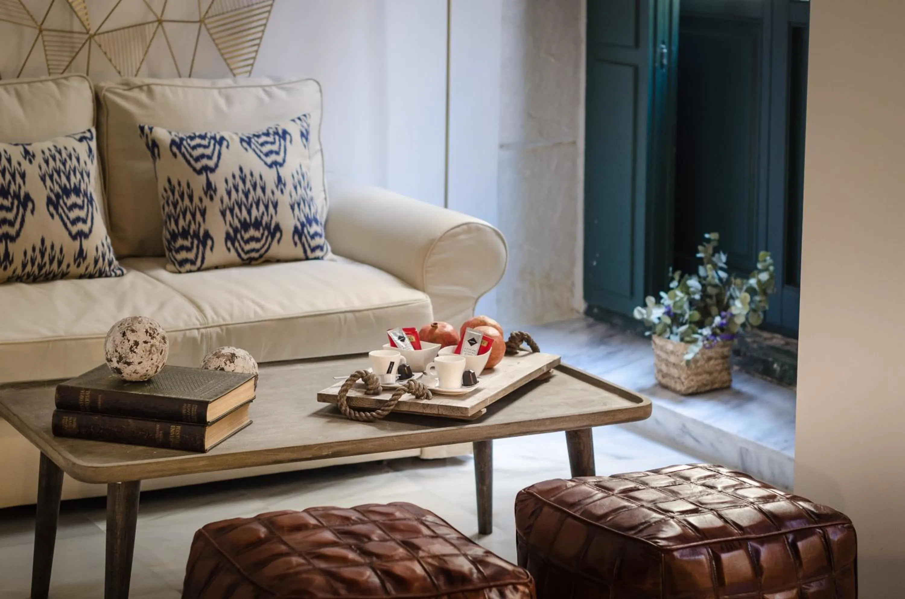 Photo of the whole room in Luces de Catedral