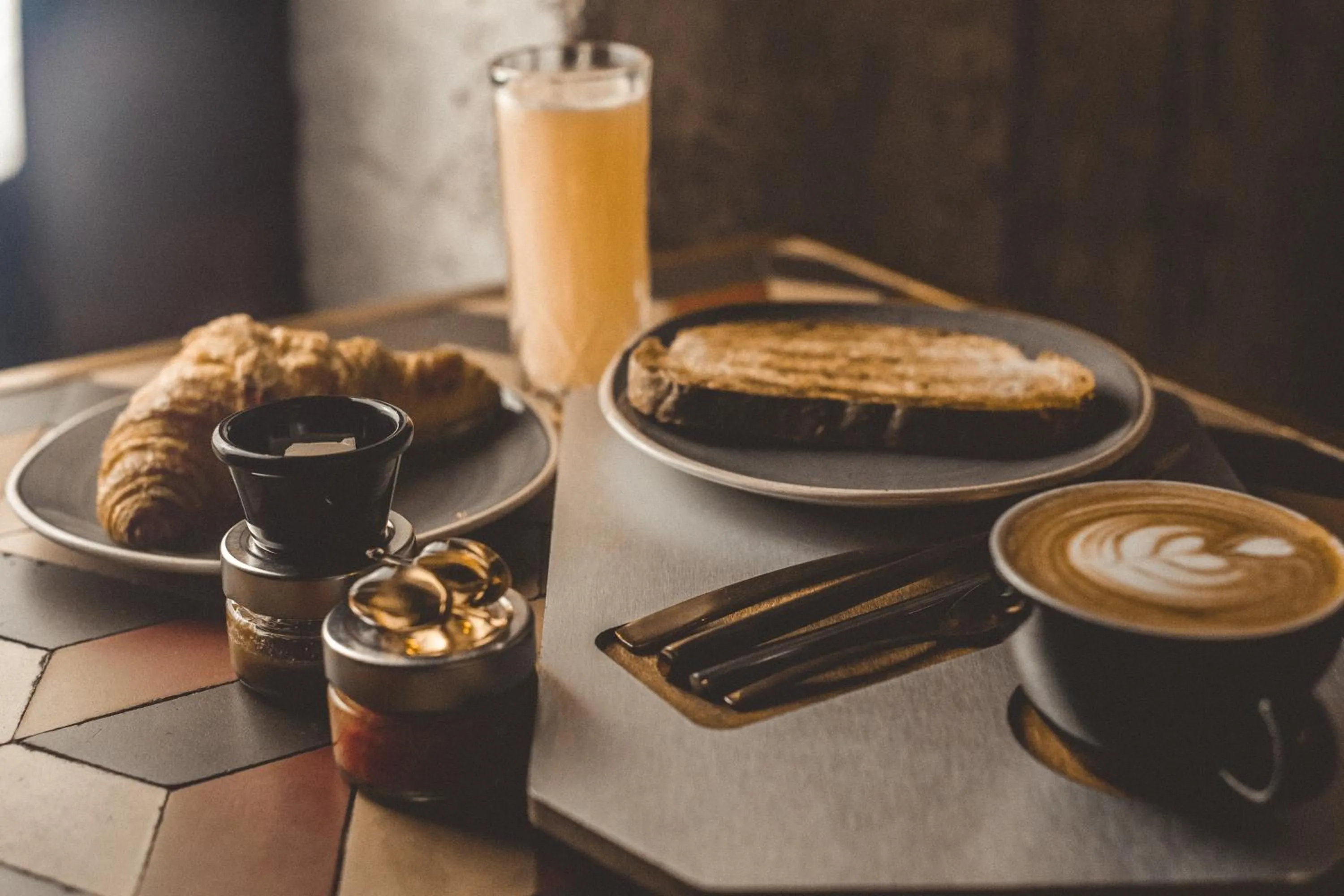 Restaurant/places to eat in Luces de Catedral