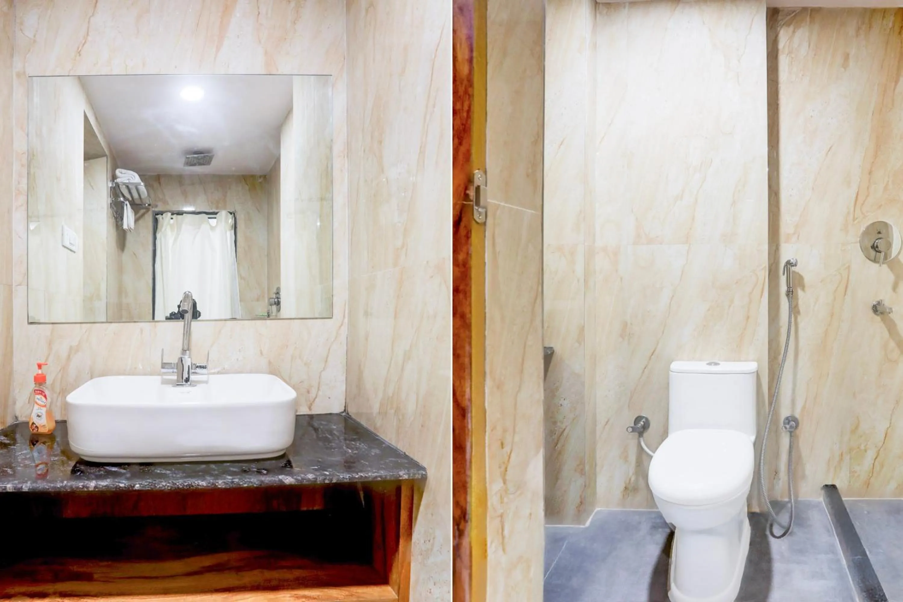 Bathroom in Super Townhouse Oak Dhanbad Near SSLNT College formerly Kapson