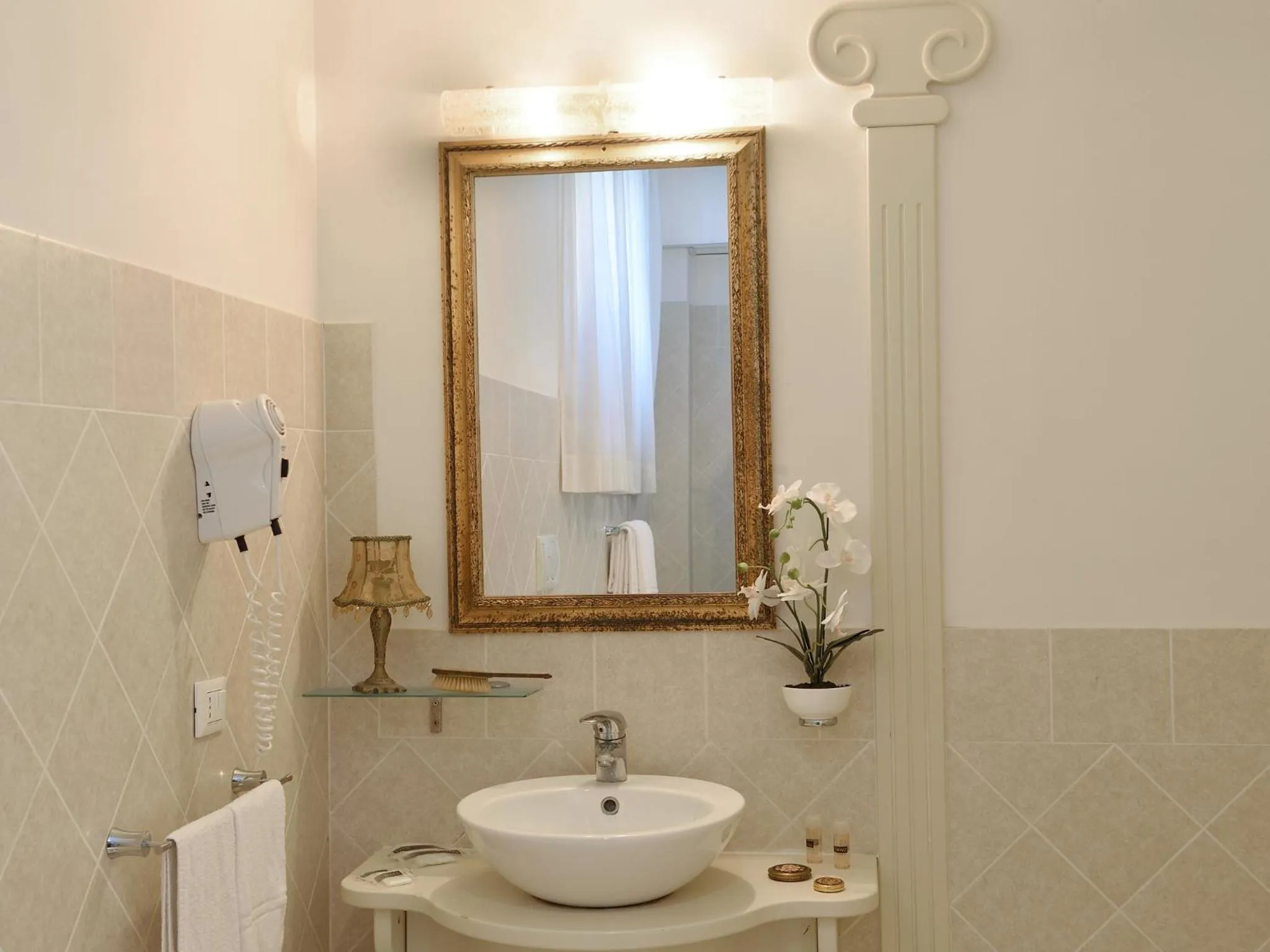 Bathroom in Hotel Corte dei Greci