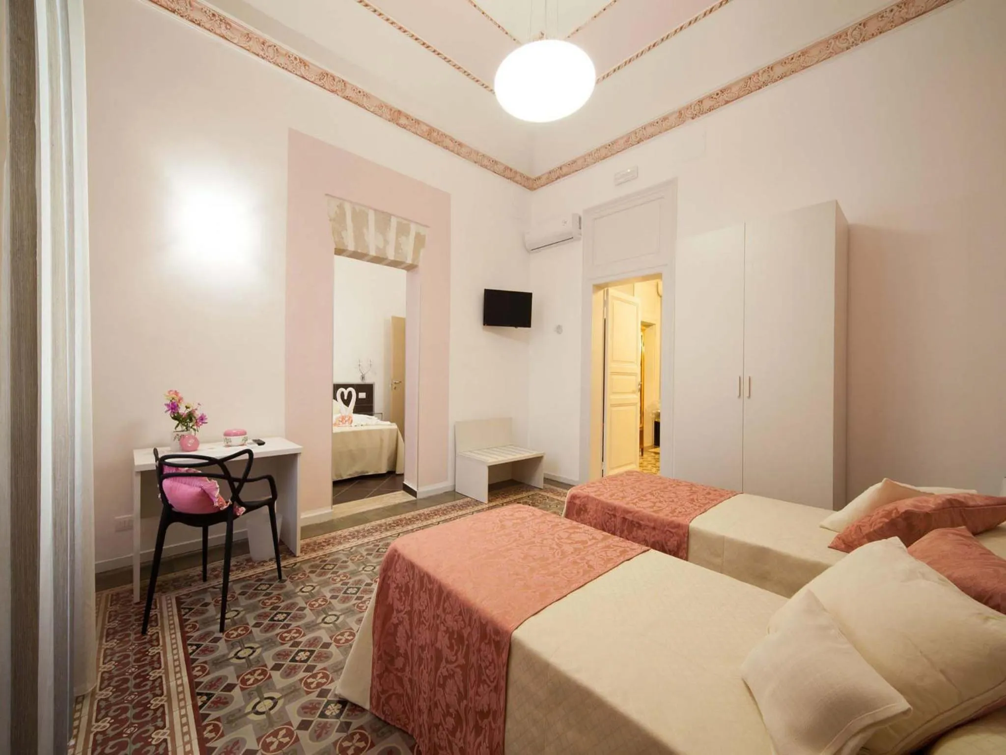 Photo of the whole room, Bed in Belle Epoque B&B