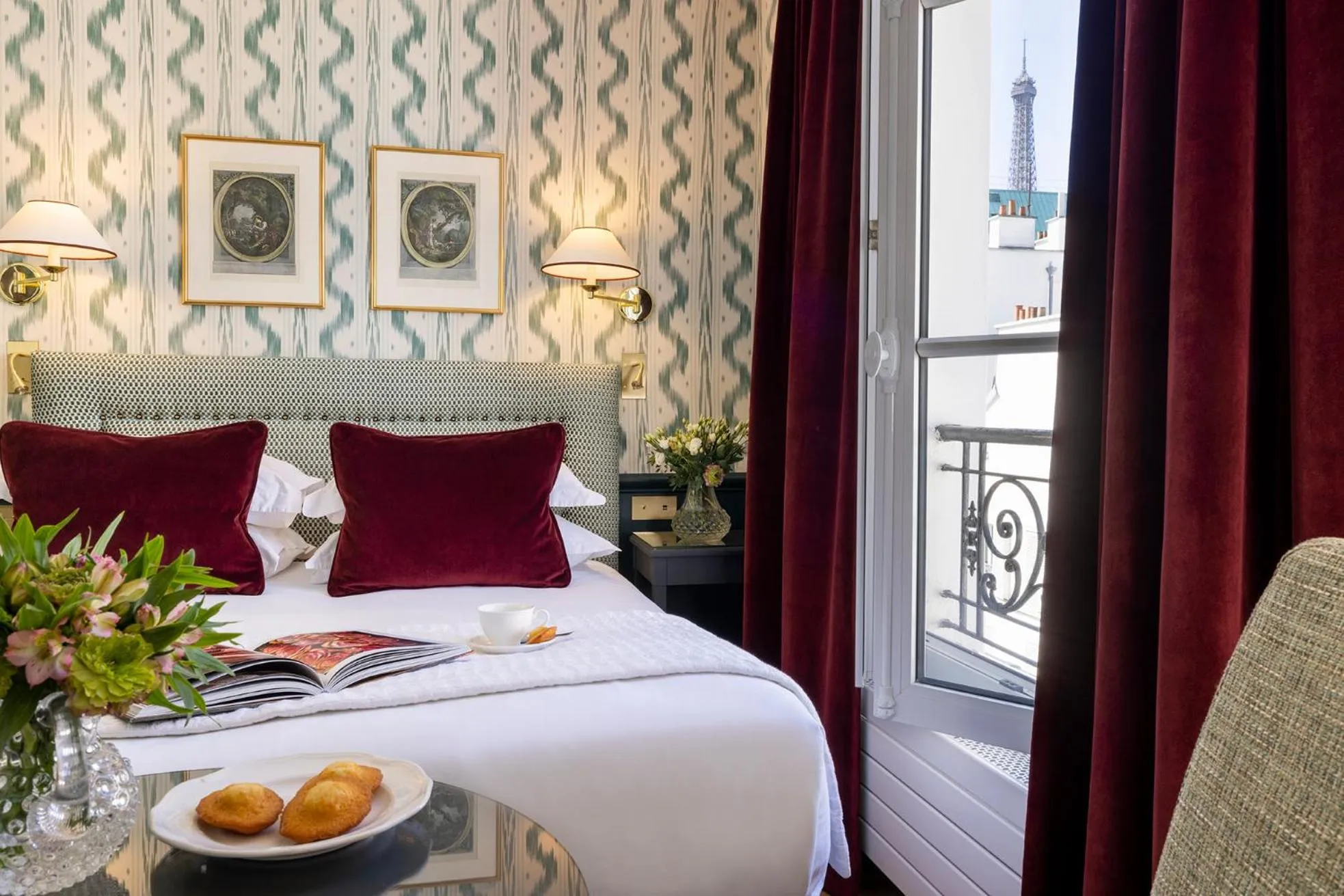 Bed in Hotel du Champ de Mars