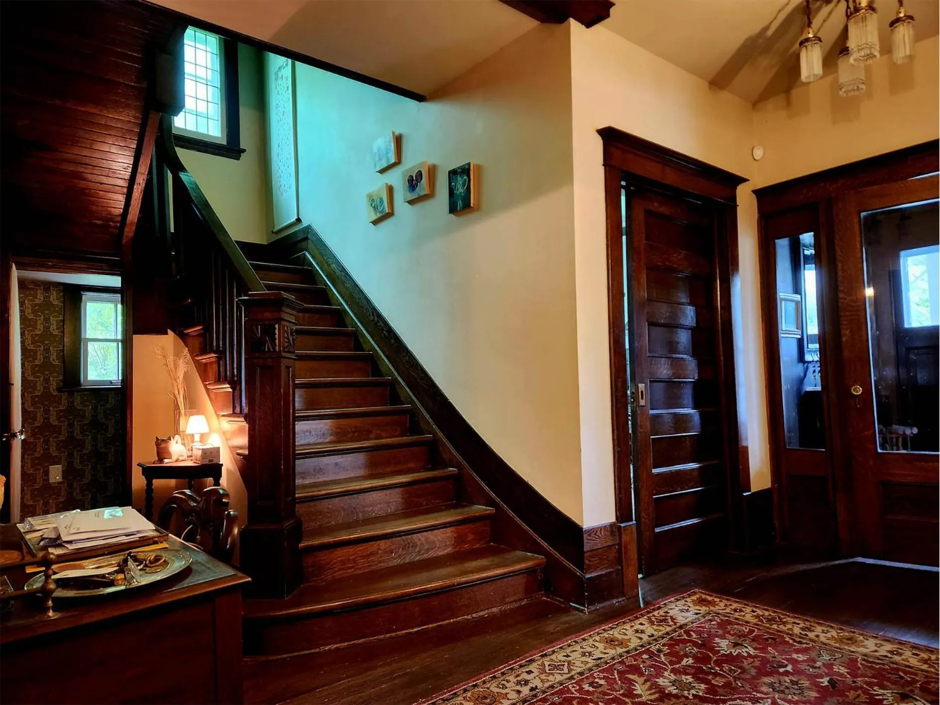 Facade/entrance in The Captain's House heritage bed & breakfast