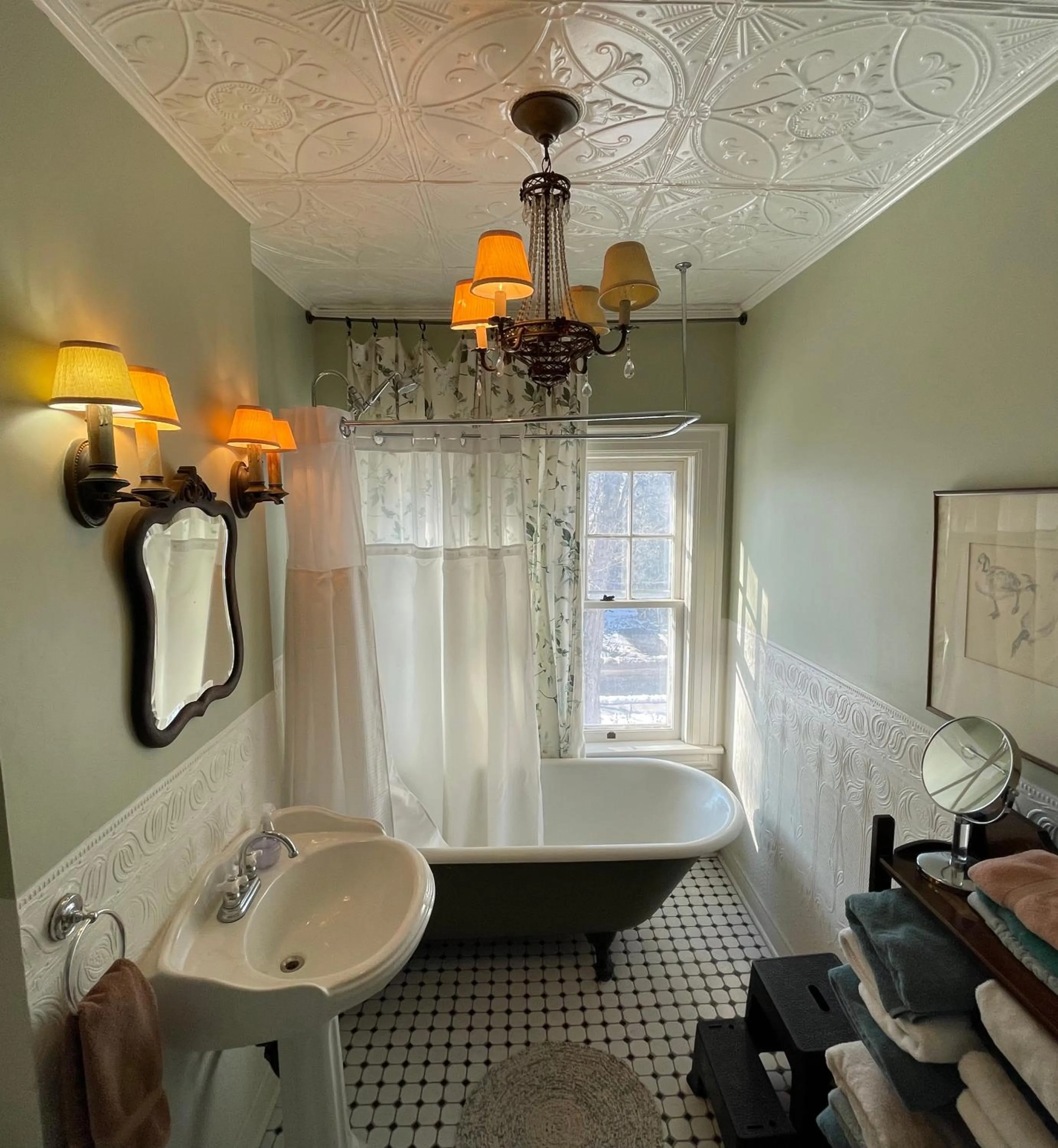 Bathroom in The Captain's House heritage bed & breakfast