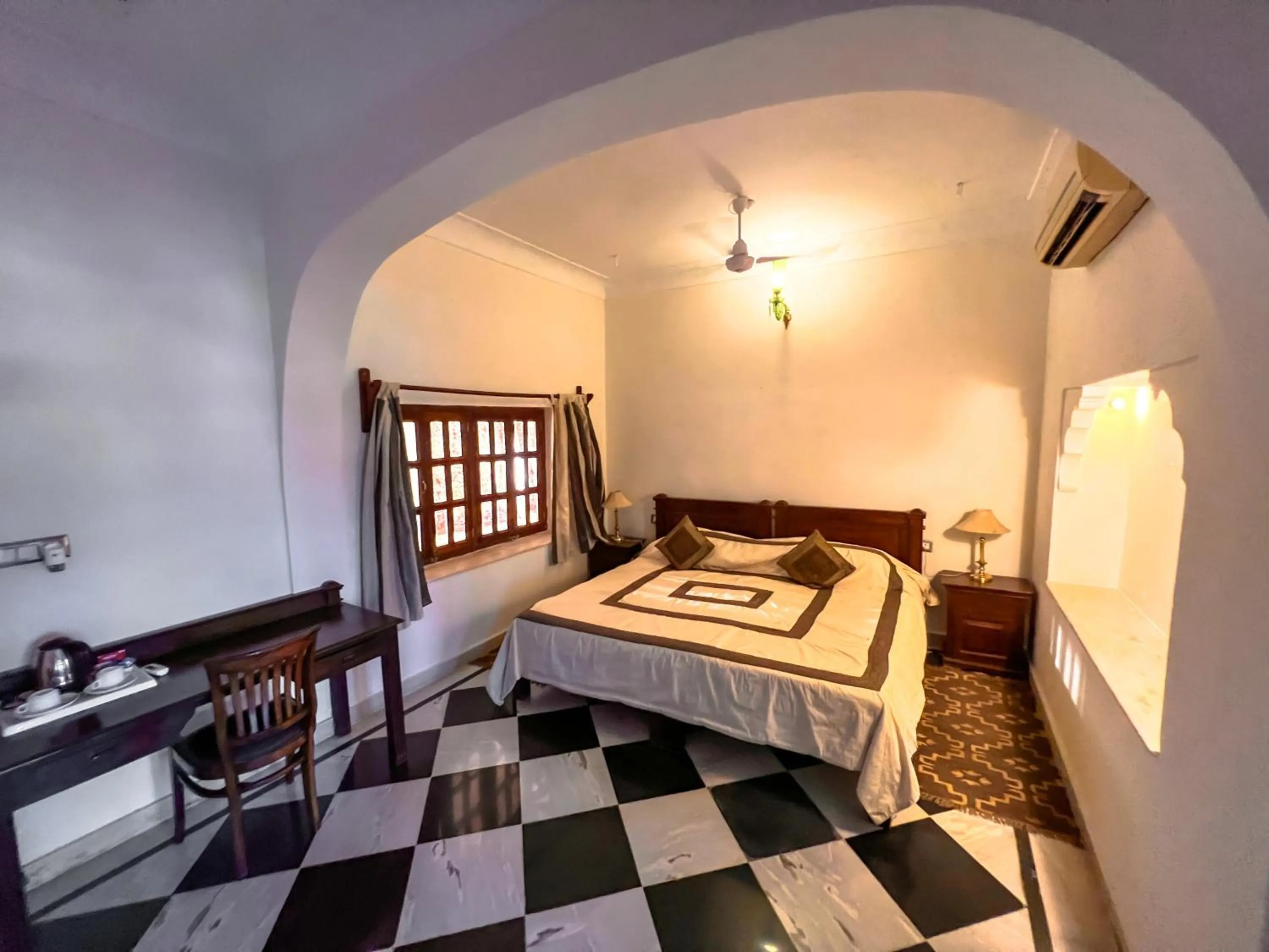 Bed in Hotel Castle Bijaipur