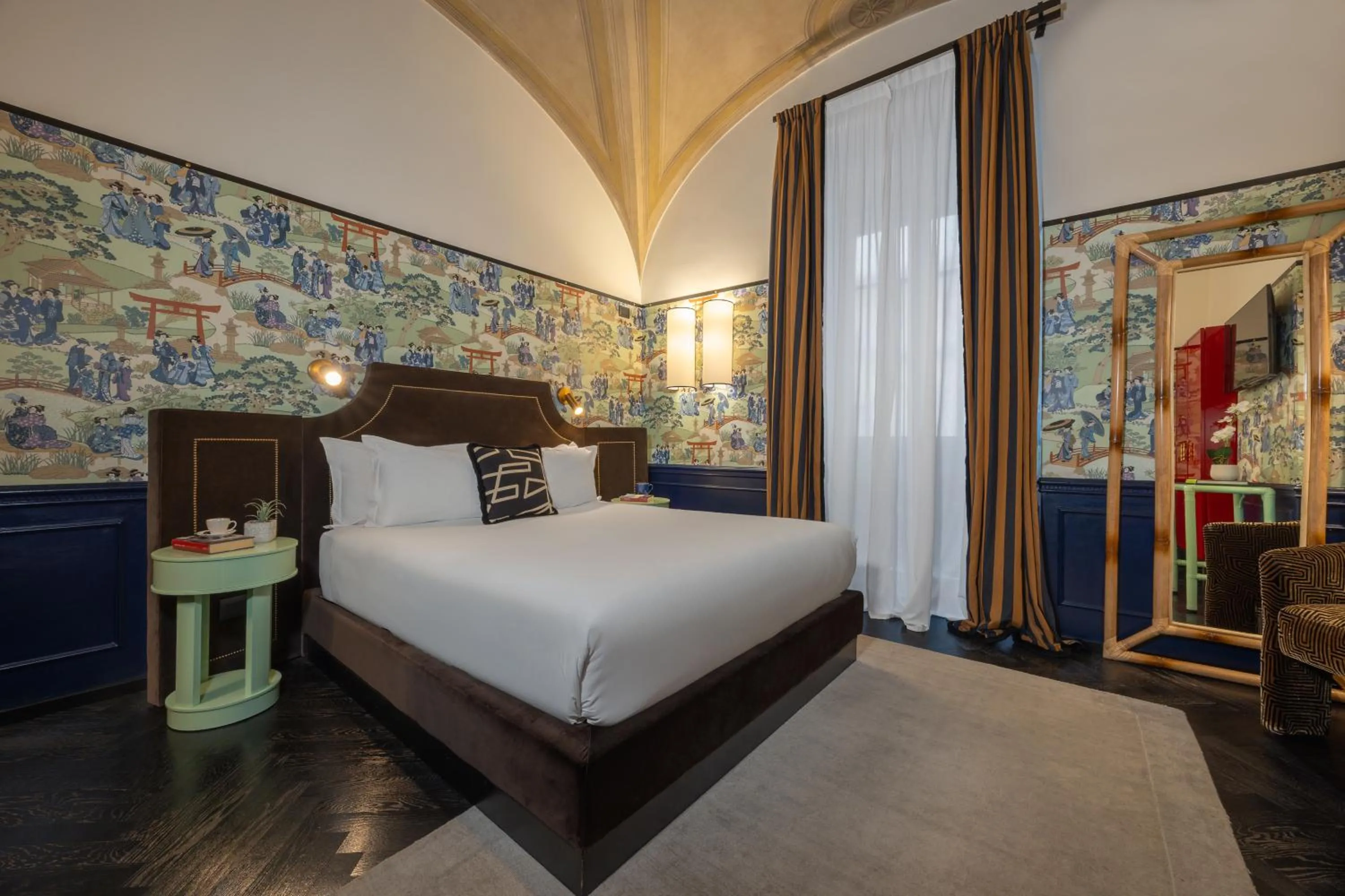 Bedroom, Bed in V Collection Condotti