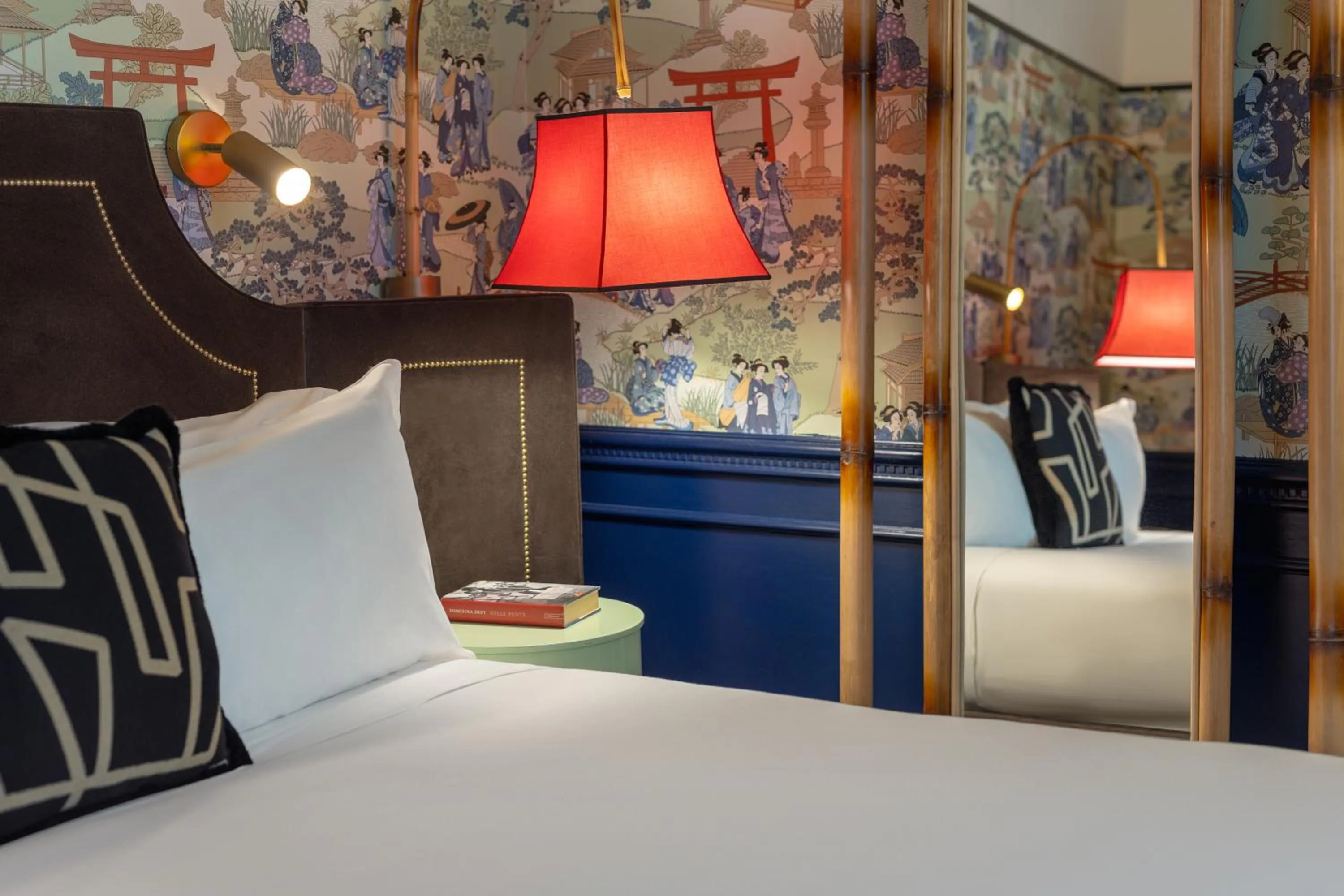 Bed in V Collection Condotti