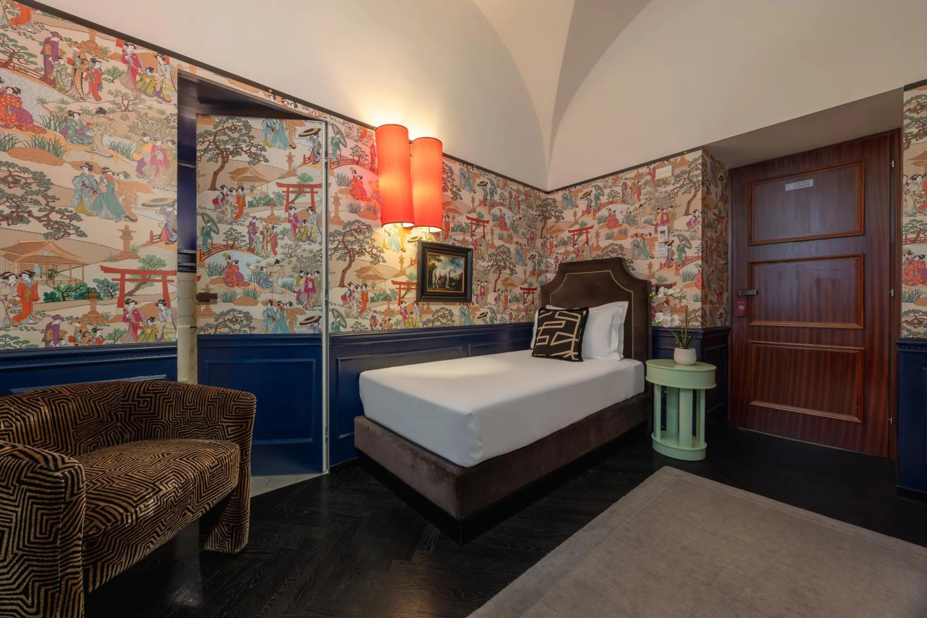 Photo of the whole room, Bed in V Collection Condotti