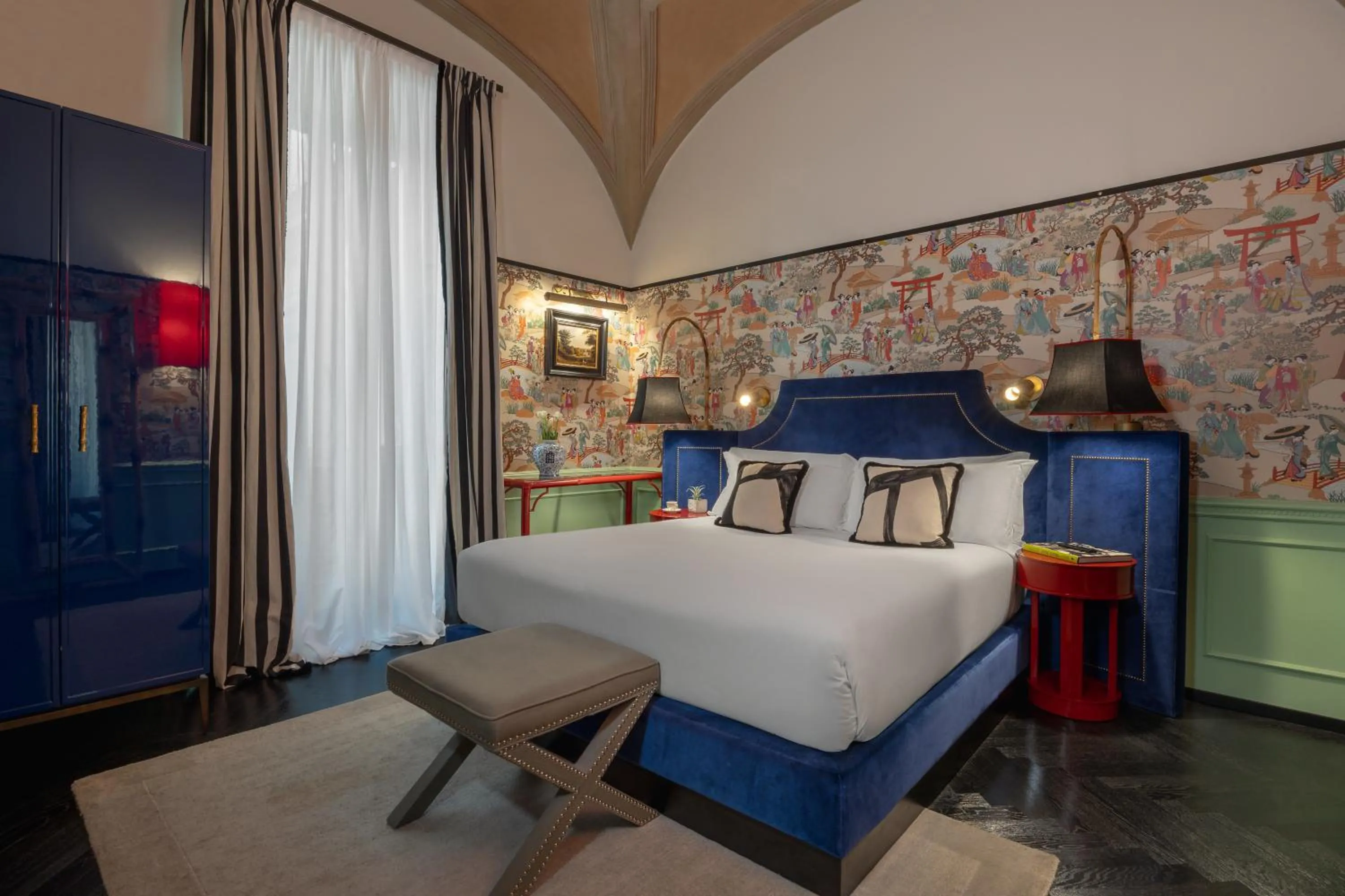 Bedroom, Bed in V Collection Condotti