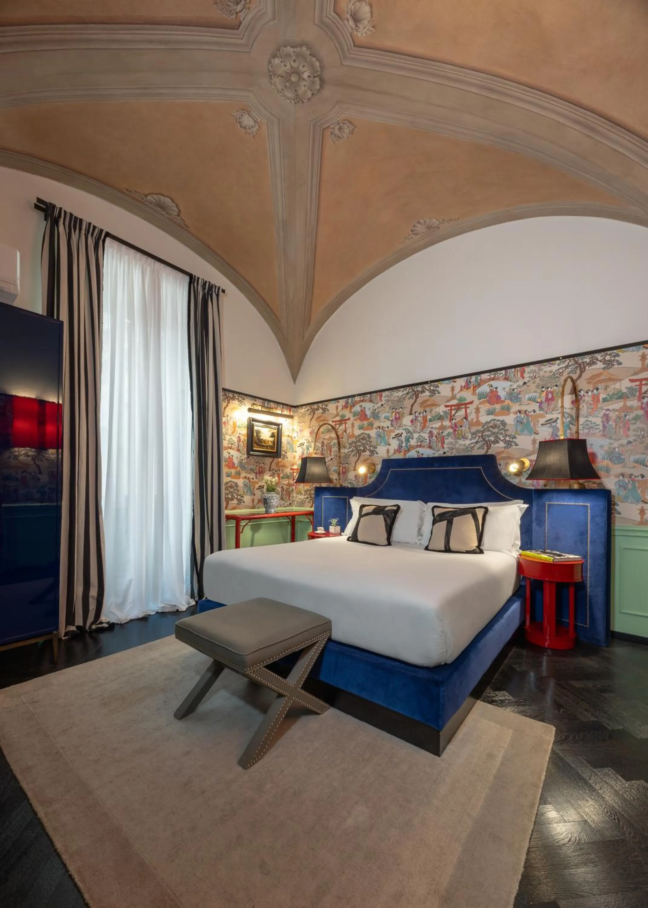 Bedroom, Bed in V Collection Condotti