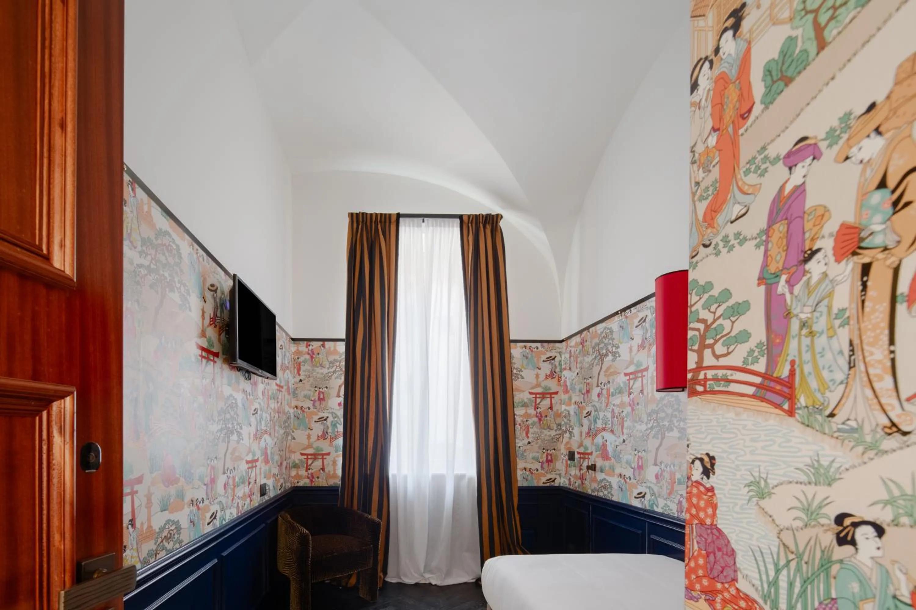 Bed in V Collection Condotti