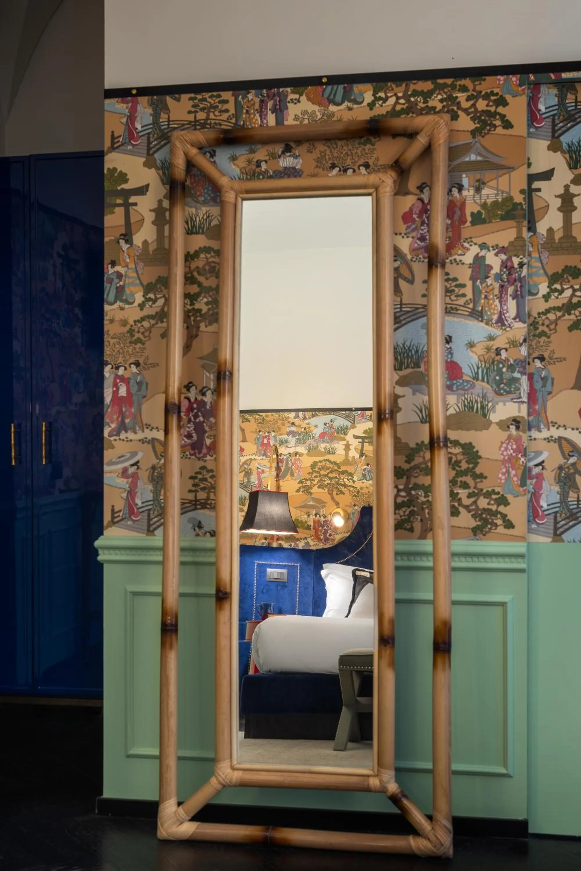 Bed in V Collection Condotti