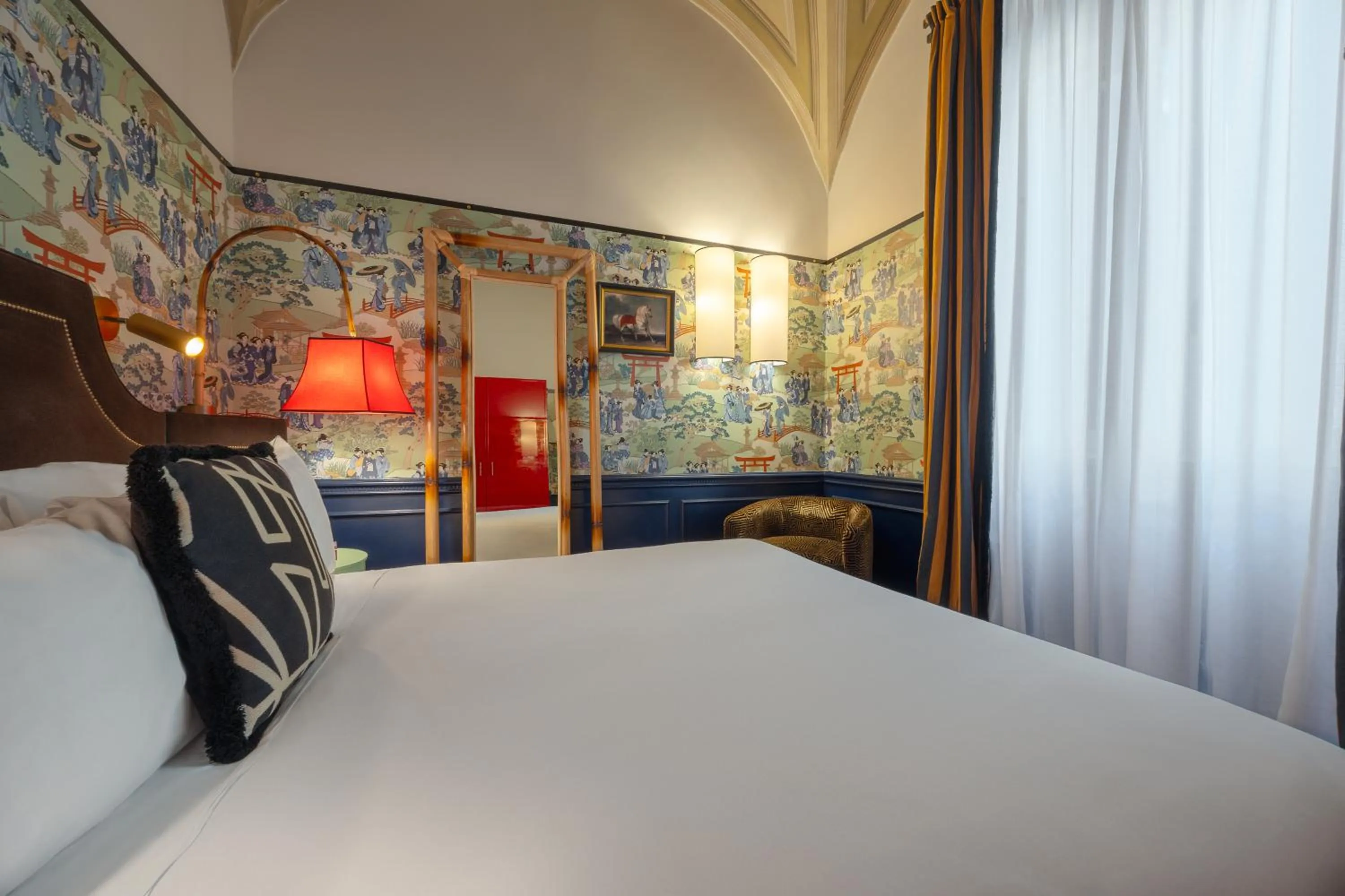 Bedroom, Bed in V Collection Condotti