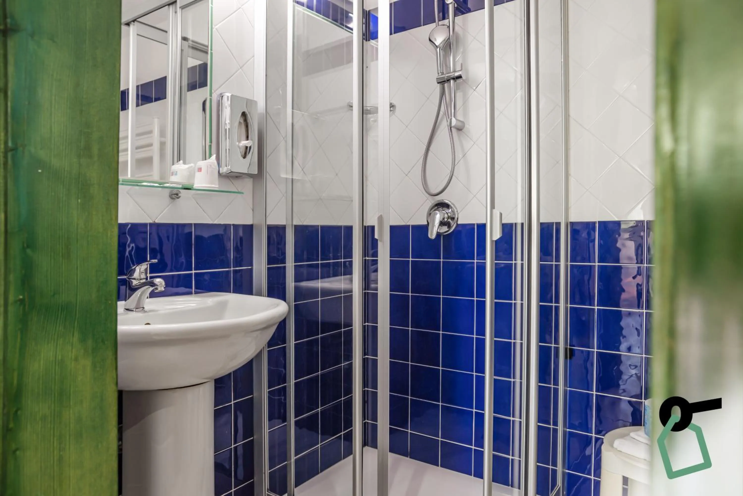 Shower in Hotiday Cefalù Mazzaforno