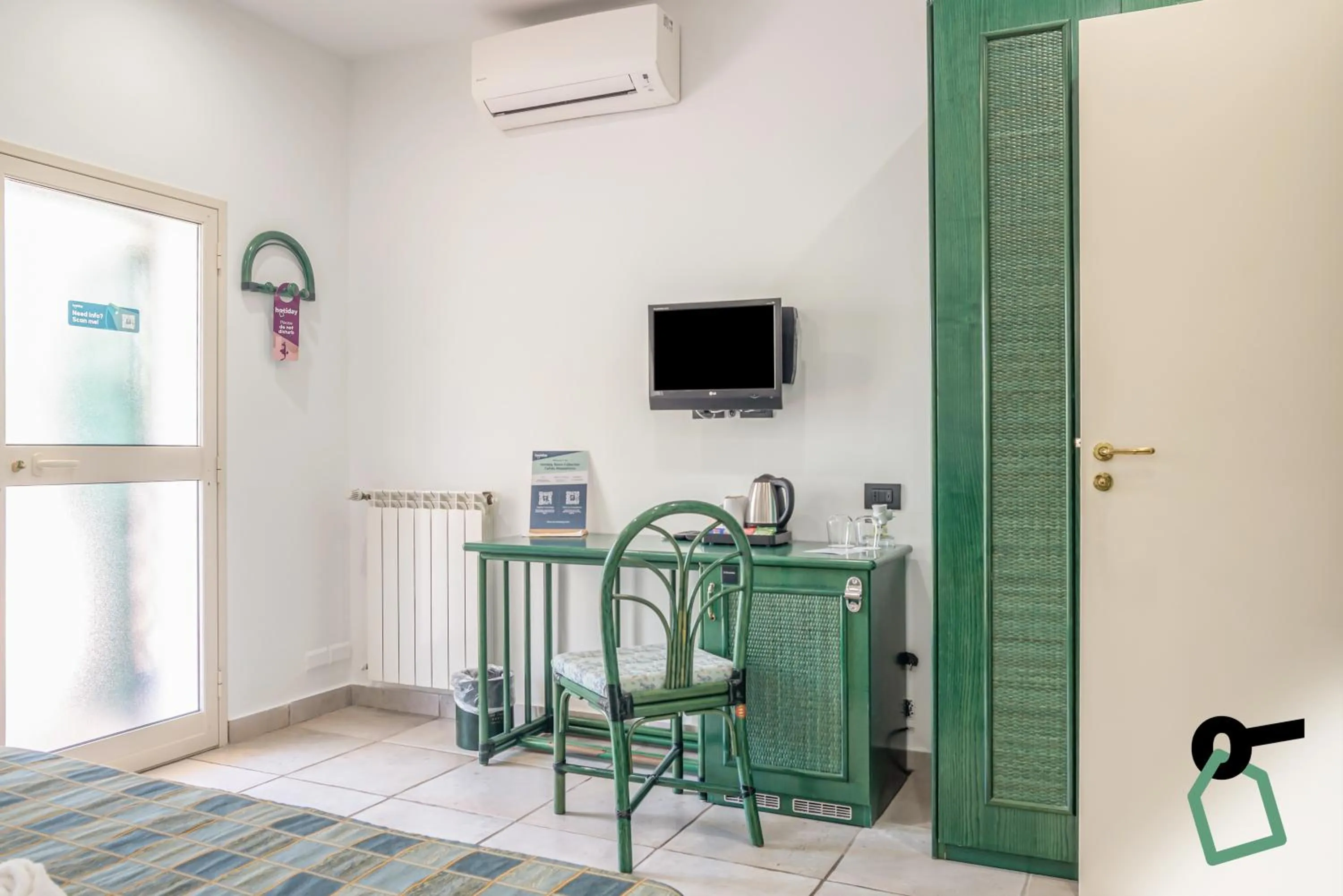 TV and multimedia in Hotiday Cefalù Mazzaforno