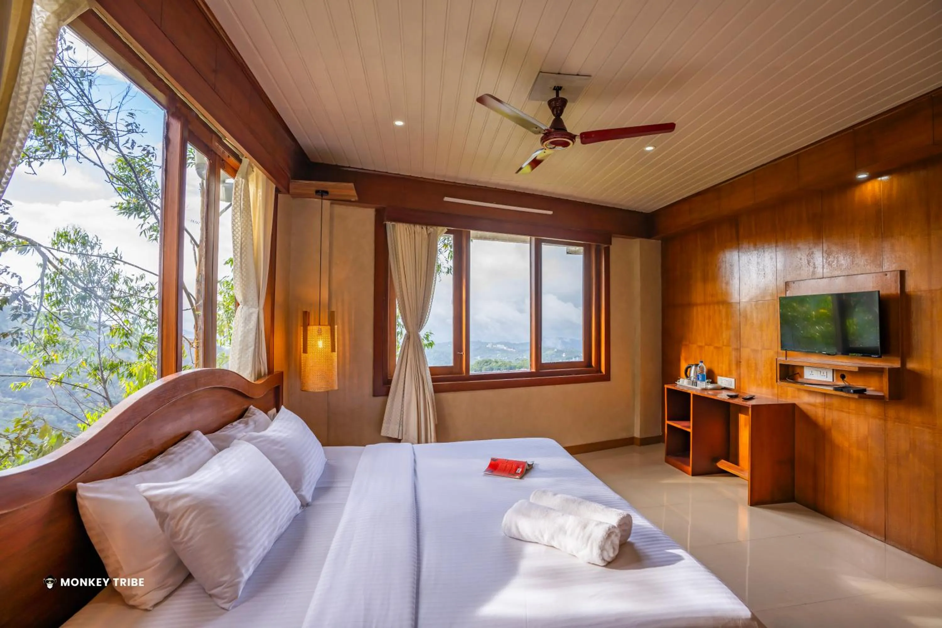 Bed in Monkey Tribe Munnar