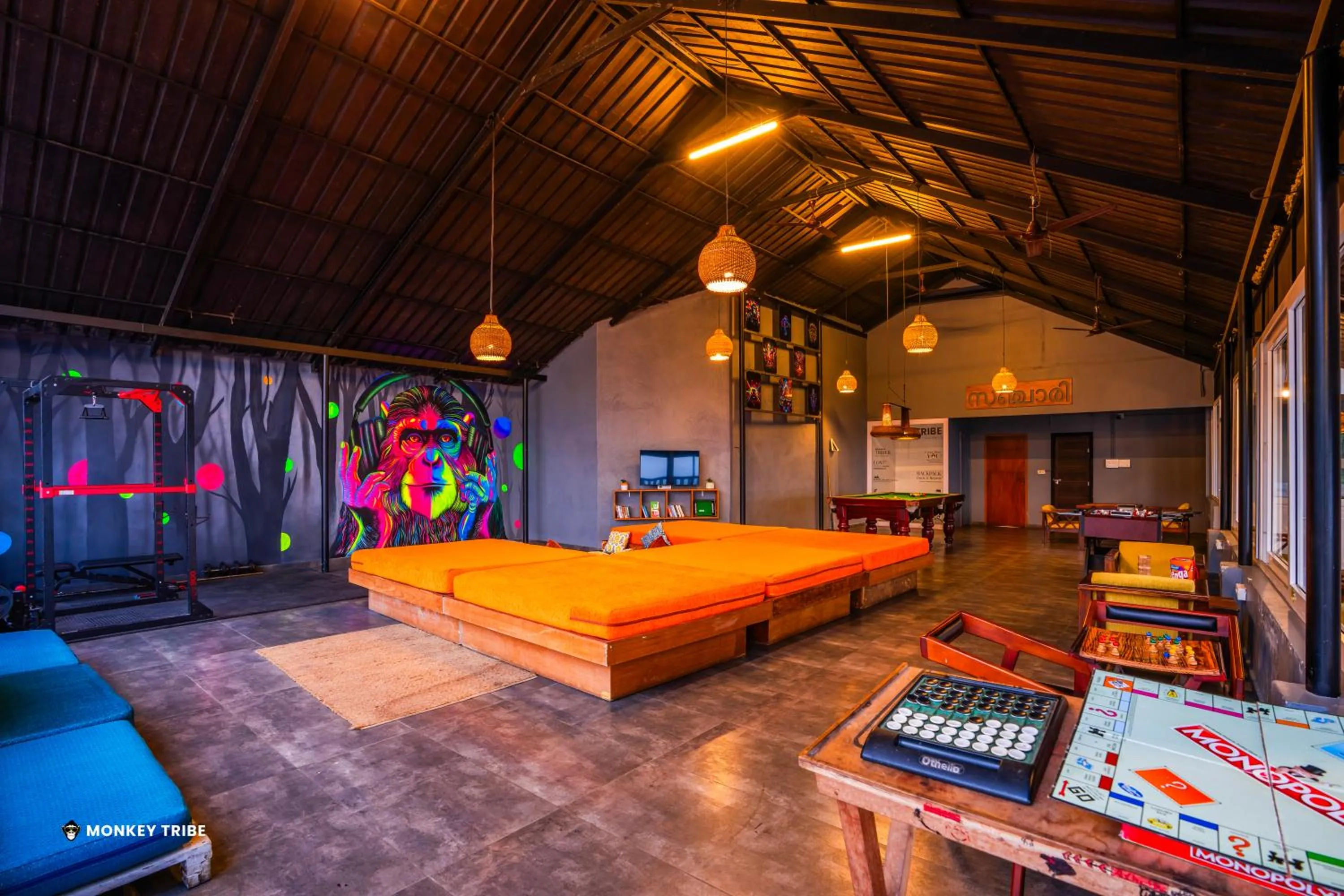 Game Room, Bed in Monkey Tribe Munnar