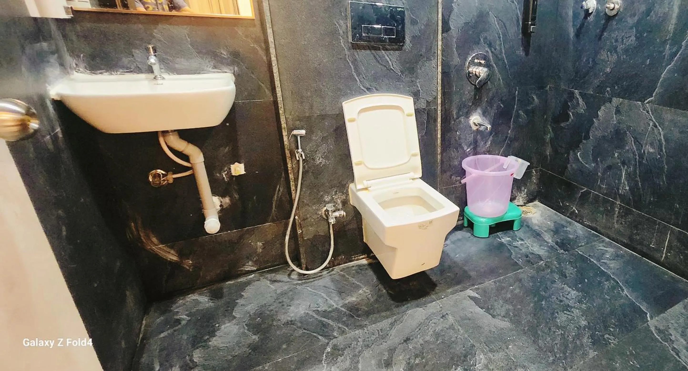 Shower in Hotel Sahara Residency