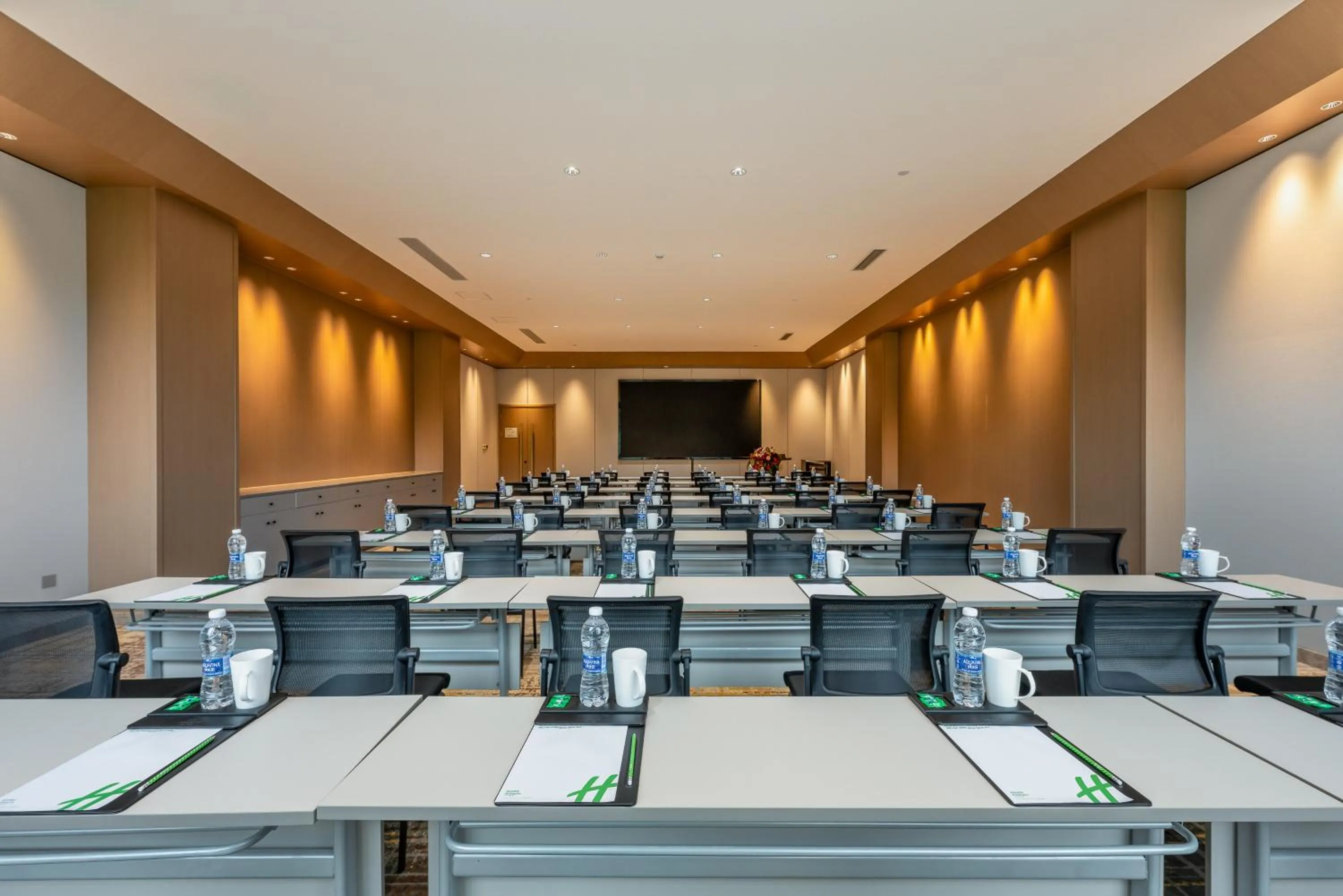 Meeting/conference room in Holiday Inn Jiuhua Mountain Hot Spring by IHG