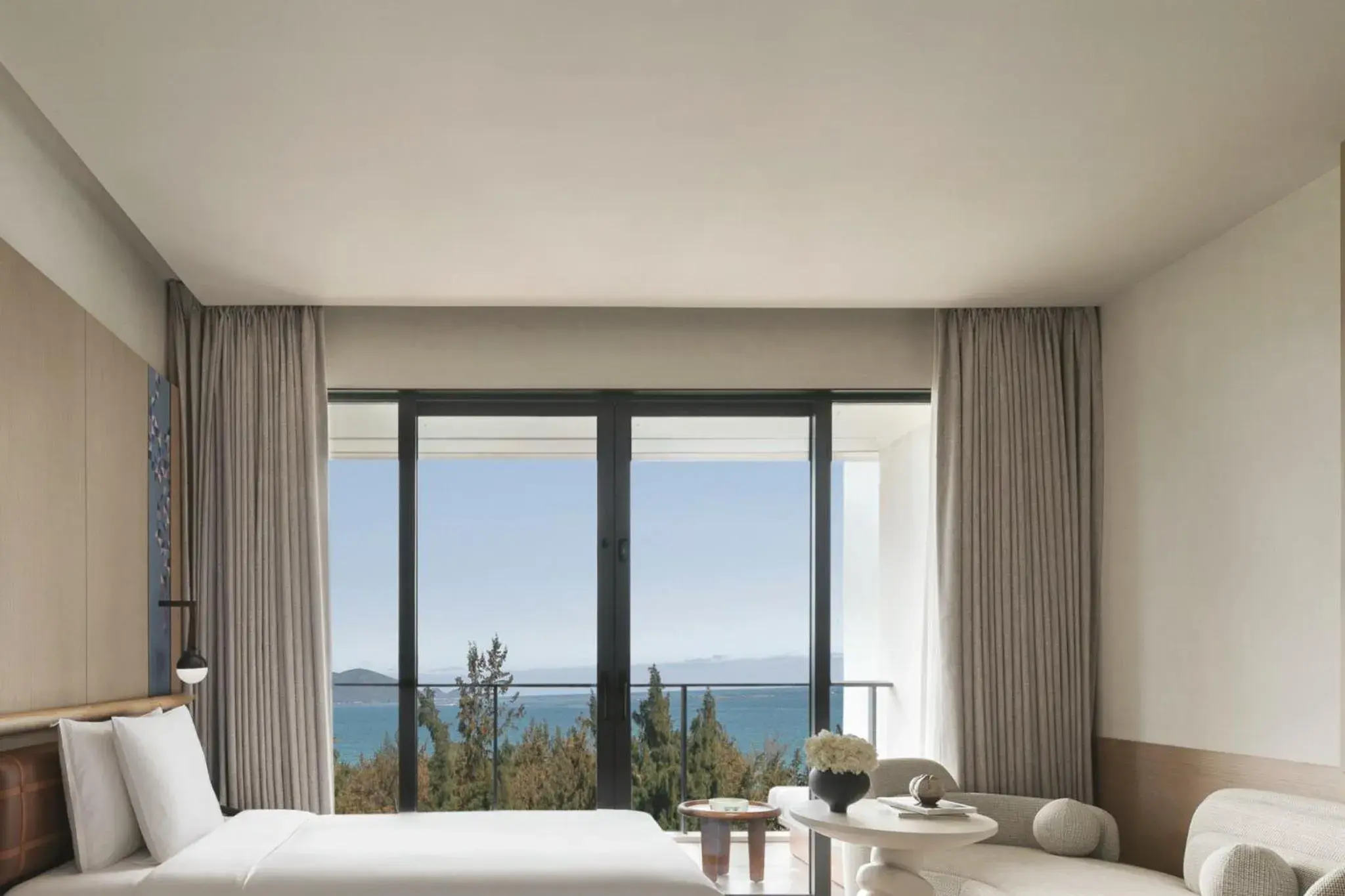 Standard King Room with Ocean View in Hotel Indigo Hainan Clear Water Bay by IHG Standard King Room with Ocean View in Hotel Indigo Hainan Clear Water Bay by IHG