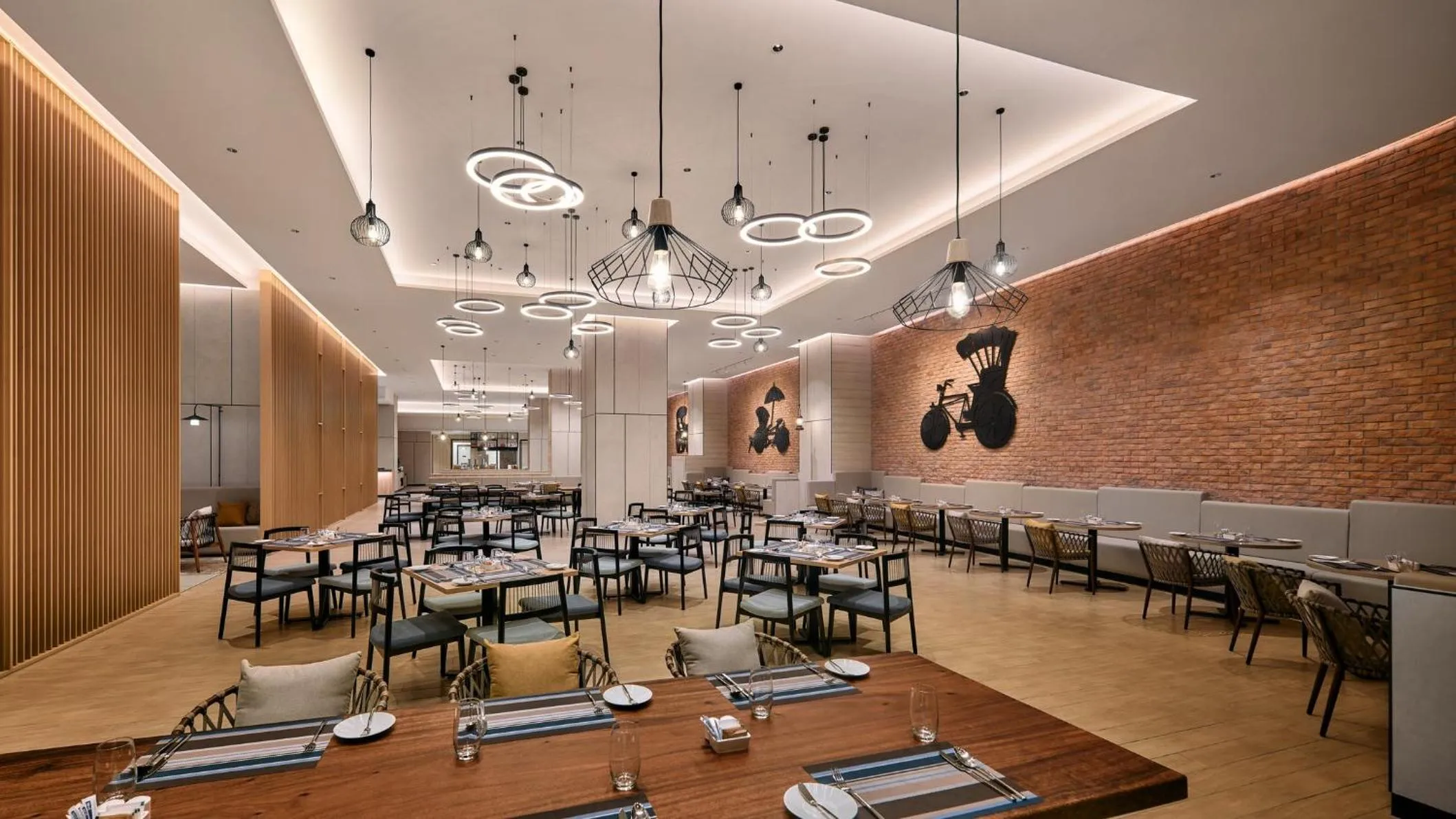 Restaurant/places to eat in Holiday Inn & Suites Penang Prai by IHG