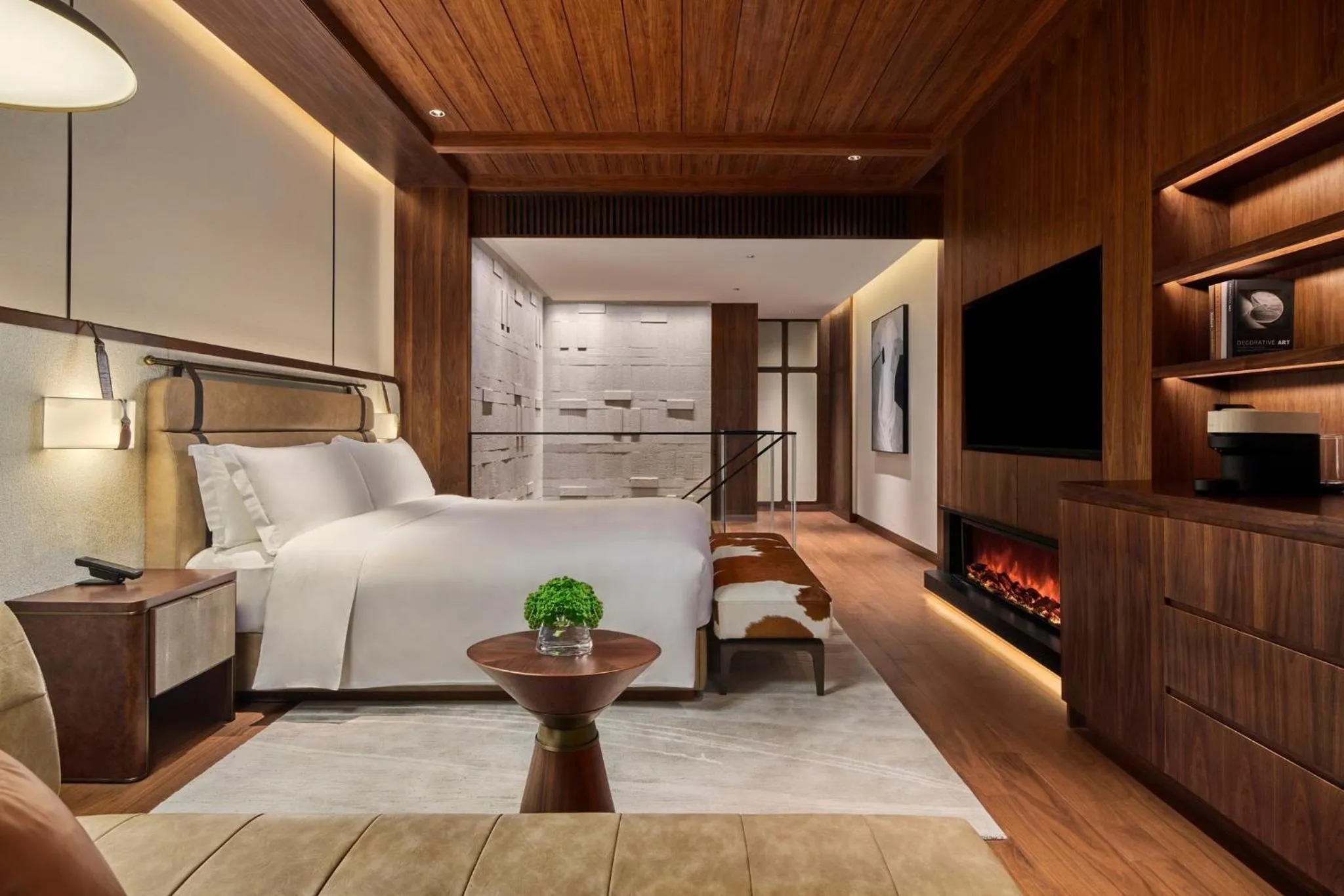 Photo of the whole room, Bed in Vignette Collection Shanghai Snow World Hotel by IHG