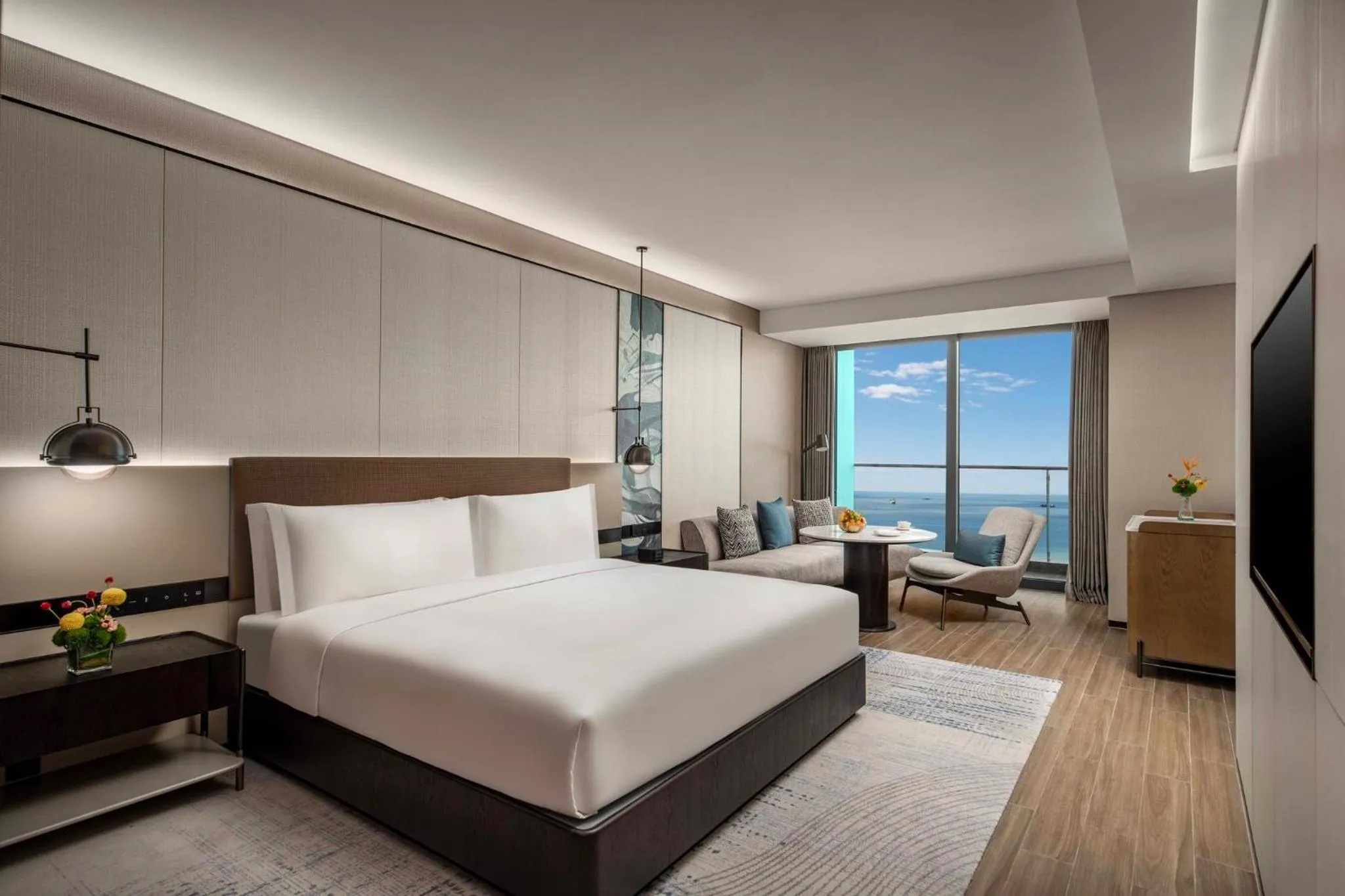 Photo of the whole room, Bed in Crowne Plaza Sanya Yazhou Bay by IHG