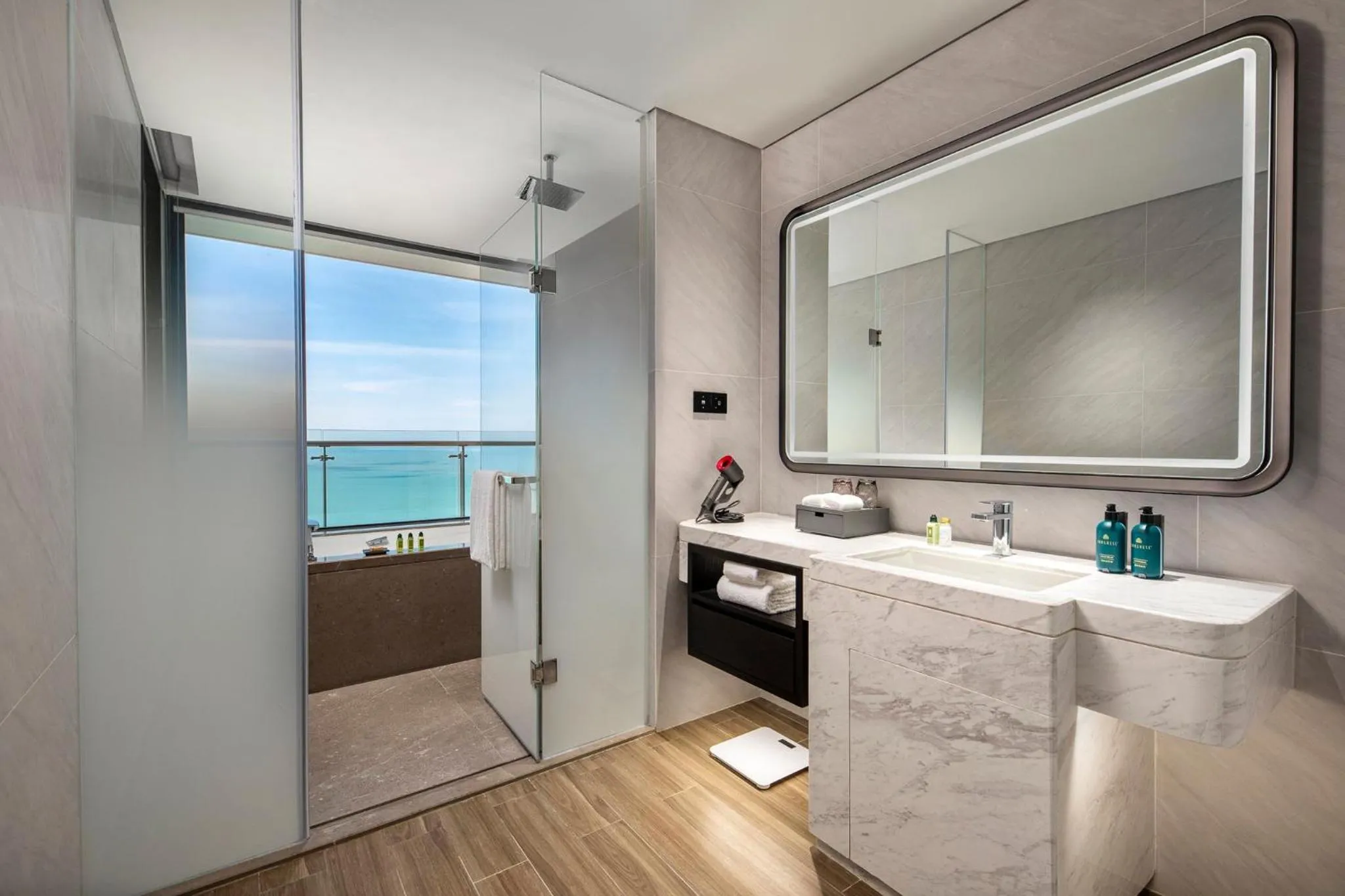 Photo of the whole room in Crowne Plaza Sanya Yazhou Bay by IHG