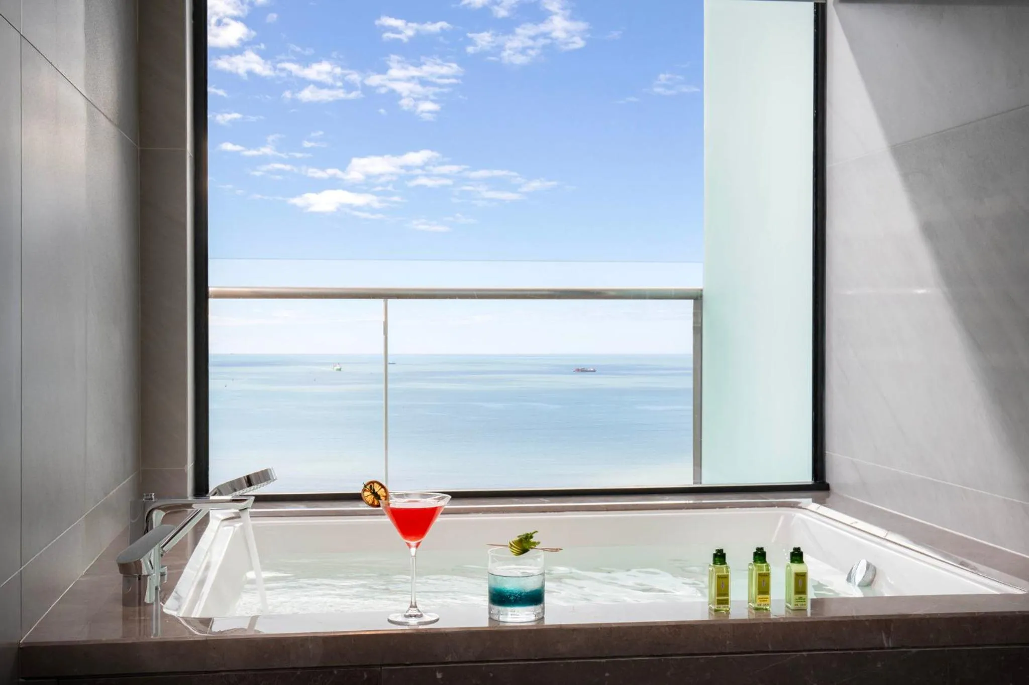 Photo of the whole room in Crowne Plaza Sanya Yazhou Bay by IHG