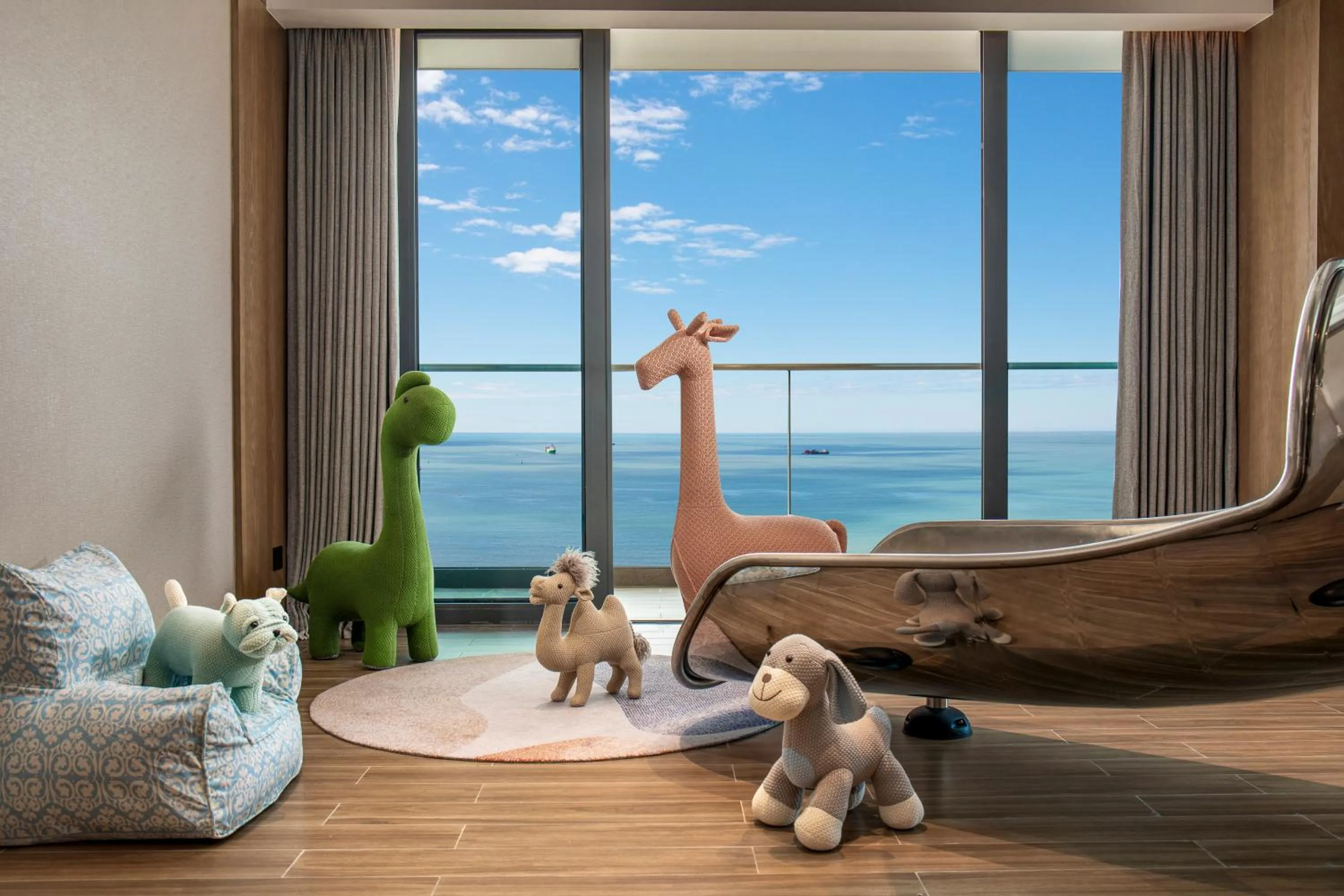 Living room in Crowne Plaza Sanya Yazhou Bay by IHG