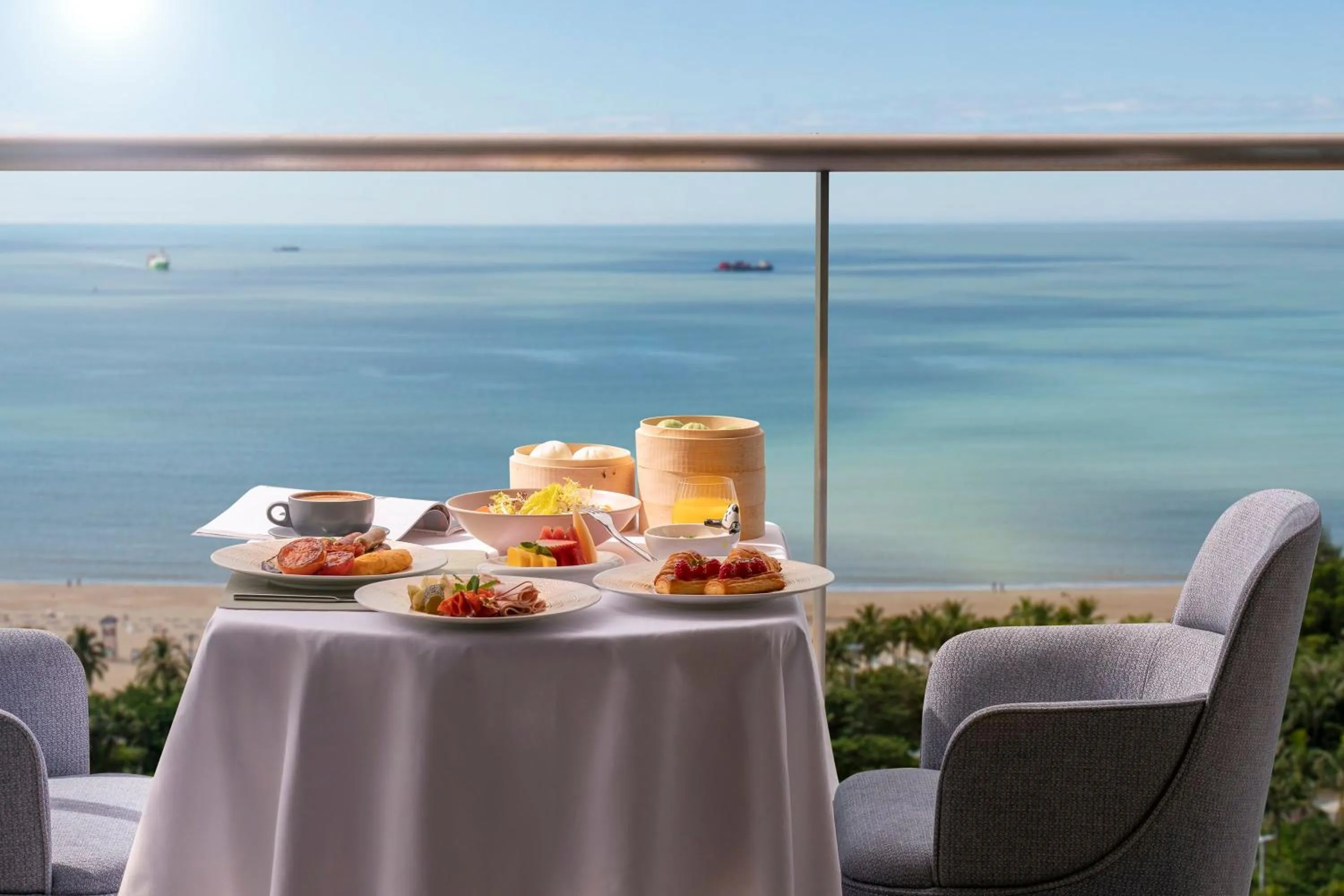 Restaurant/places to eat in Crowne Plaza Sanya Yazhou Bay by IHG