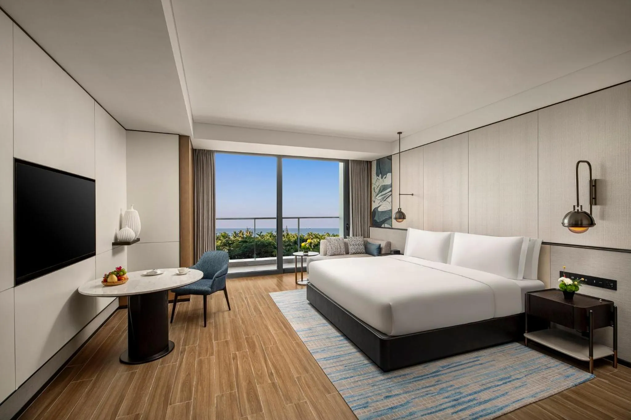 Photo of the whole room, Bed in Crowne Plaza Sanya Yazhou Bay by IHG