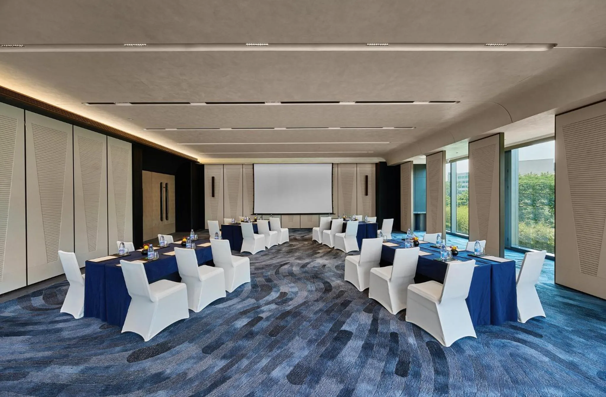 Meeting/conference room in HUALUXE Shenzhen Bao'an