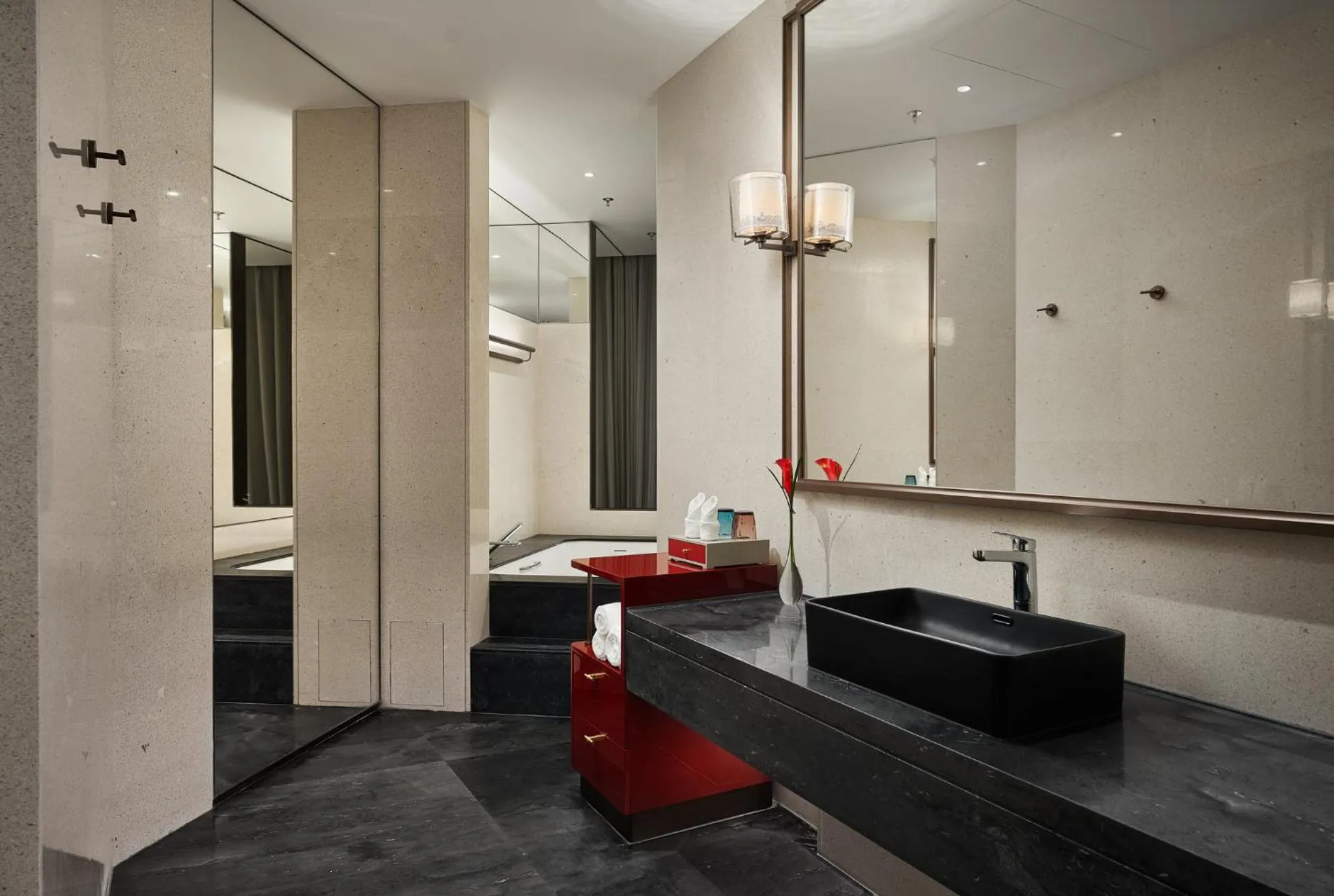 Bathroom in HUALUXE Shenzhen Bao'an