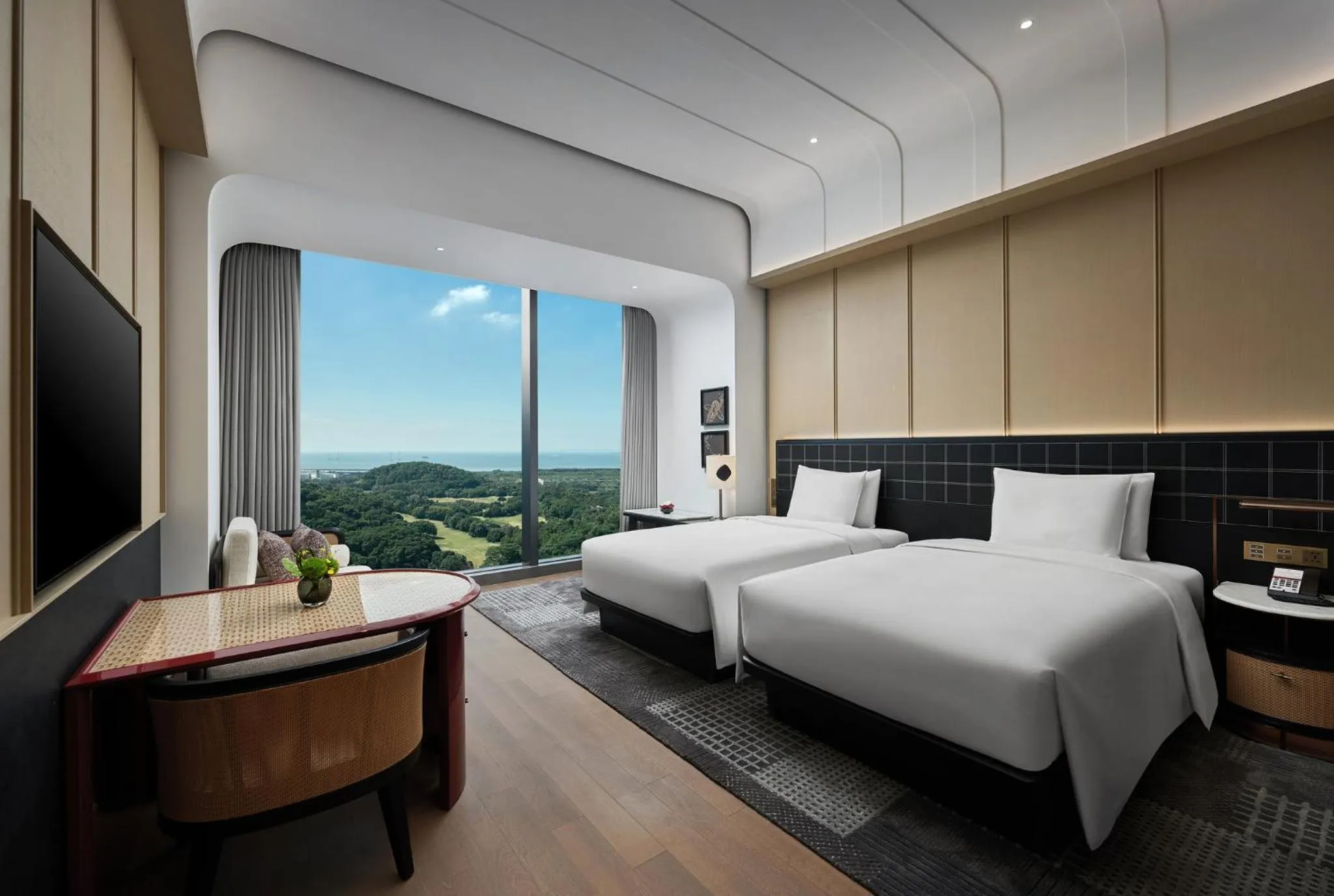 Photo of the whole room, Bed in HUALUXE Shenzhen Bao'an