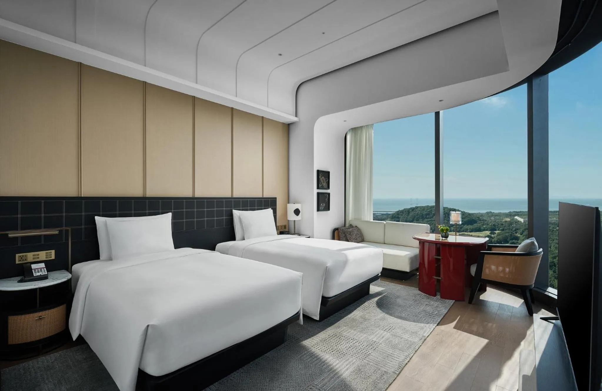 Photo of the whole room, Bed in HUALUXE Shenzhen Bao'an