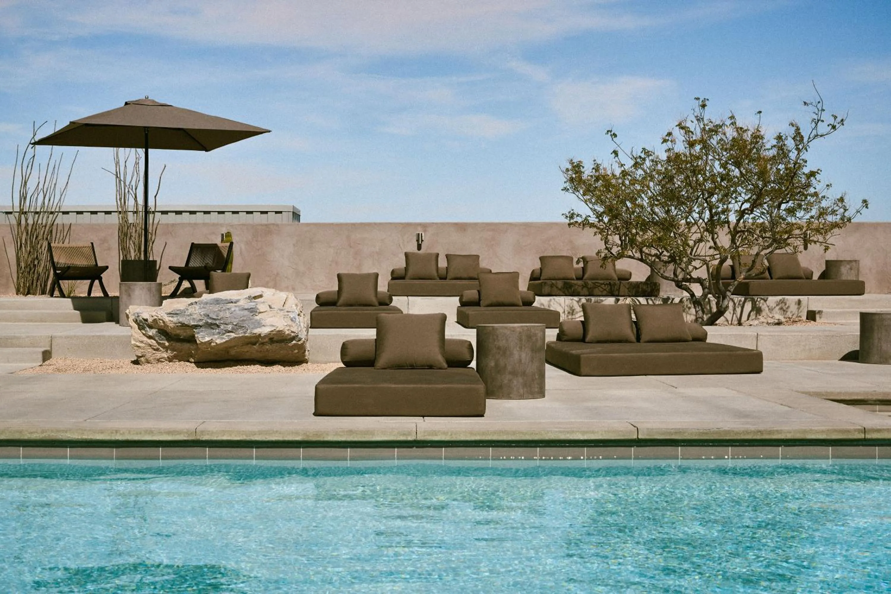 Swimming pool in RESET Hotel Joshua Tree